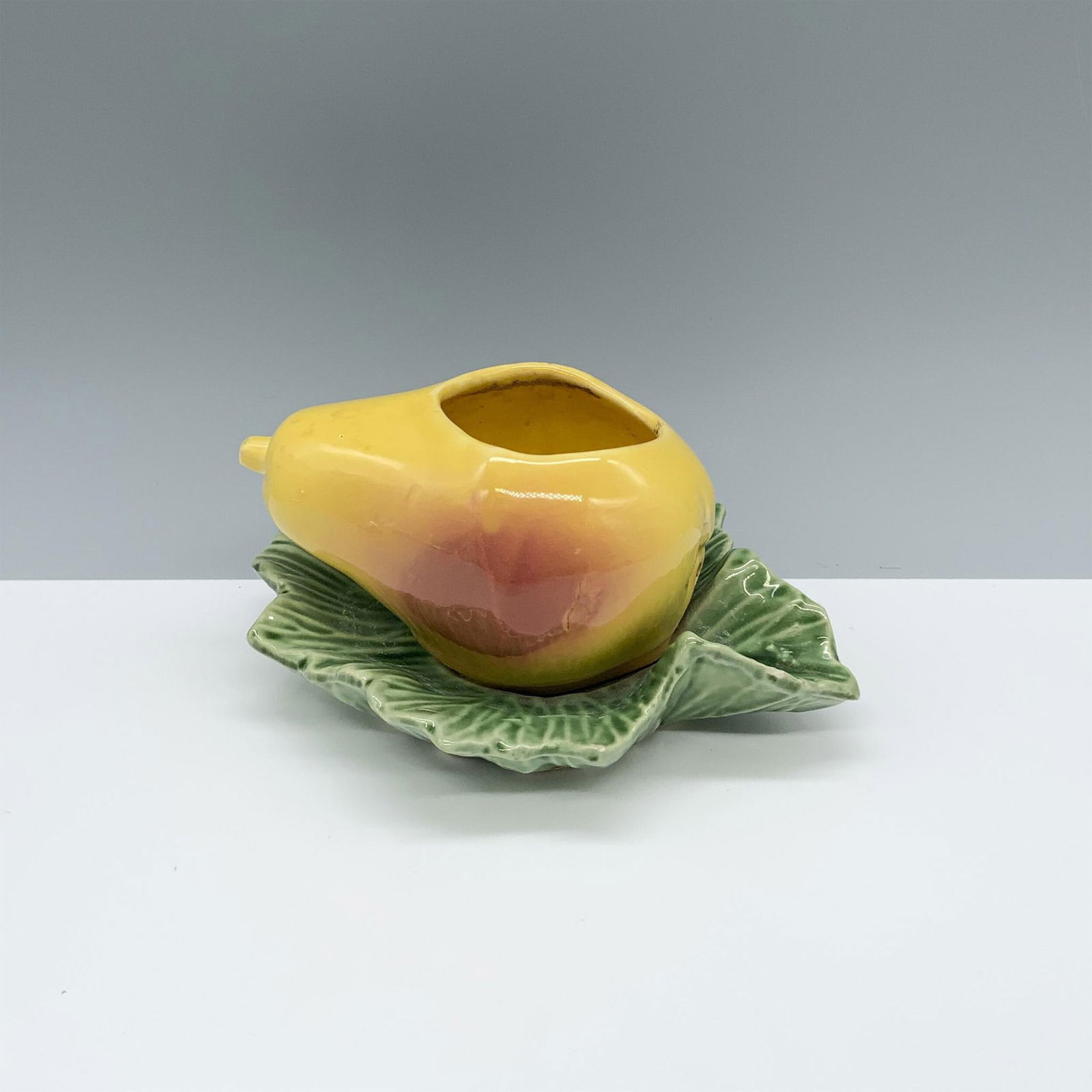 McCoy Pottery Pear on Leaf Planter (1 of 4)