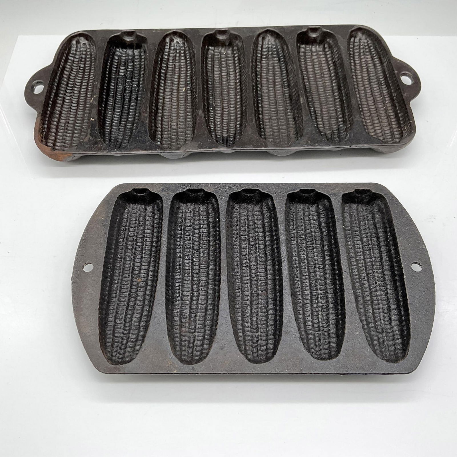 2pc Vintage Wagner Ware & Lodge Cast Iron Molds (1 of 3)