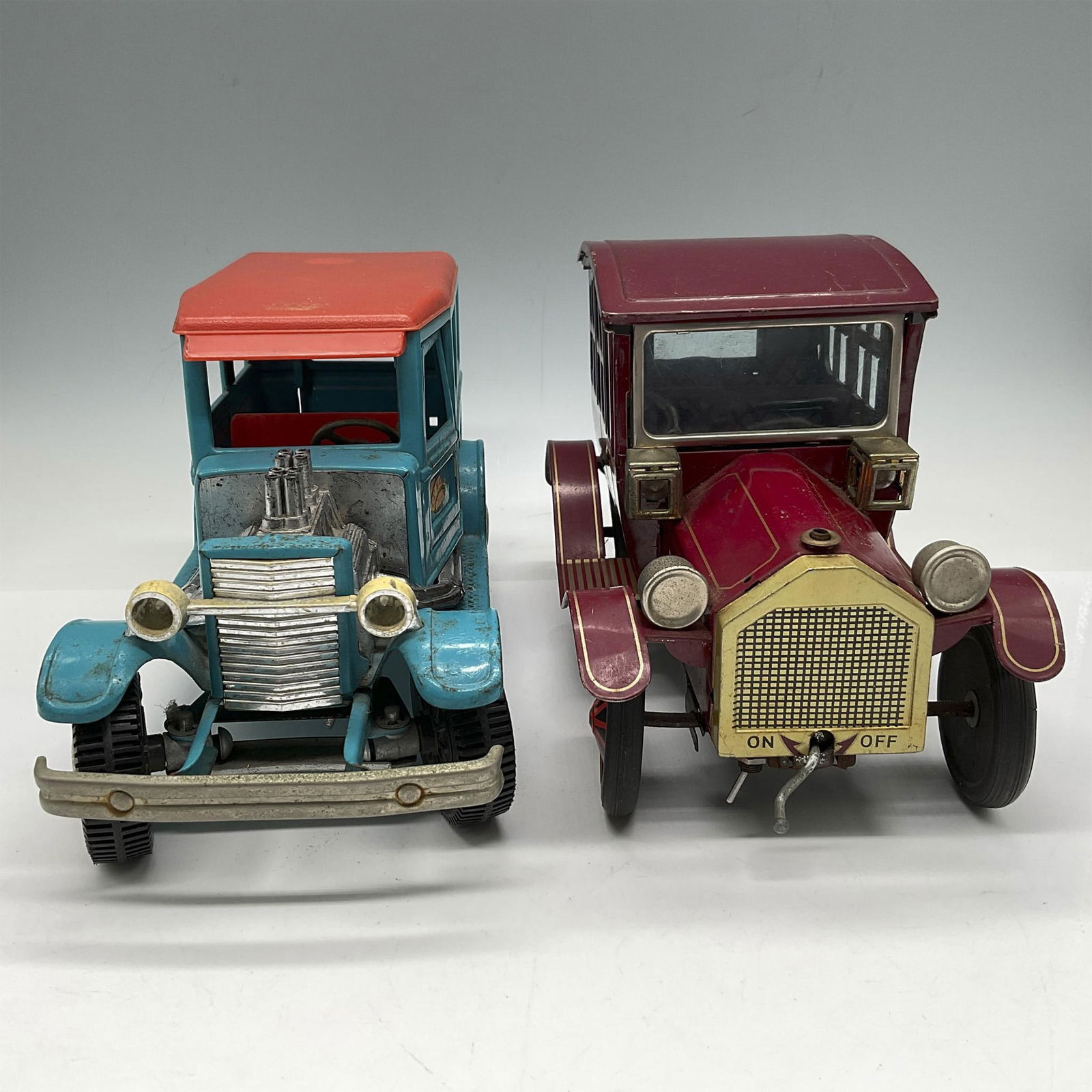2pc Vintage Metal Model Cars (1 of 5)