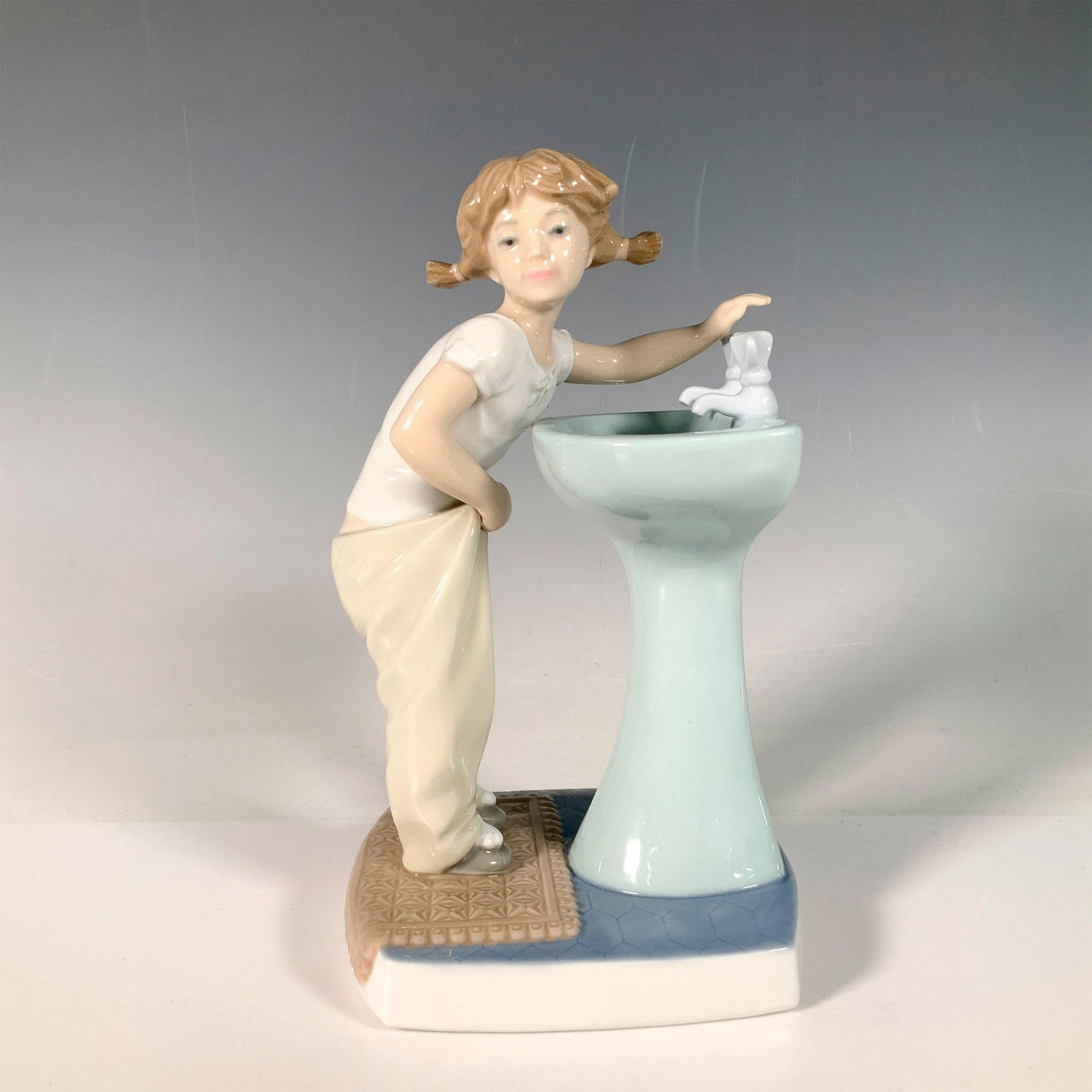 Clean Up Time 1004838 - Lladro Porcelain Figurine (1 of 4)