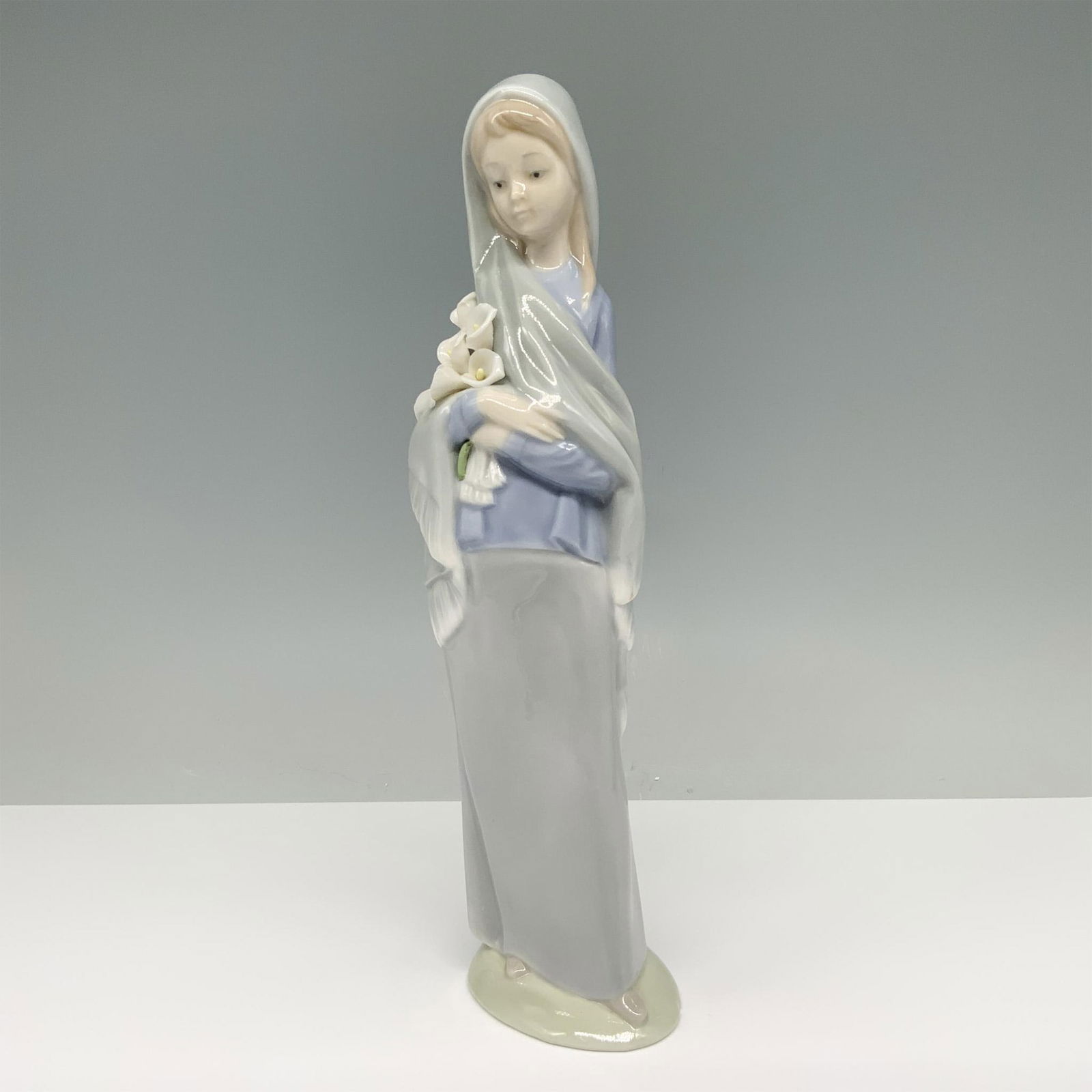 Girl With Calla Lillies 1004650 - Lladro Porcelain Figurine (1 of 4)