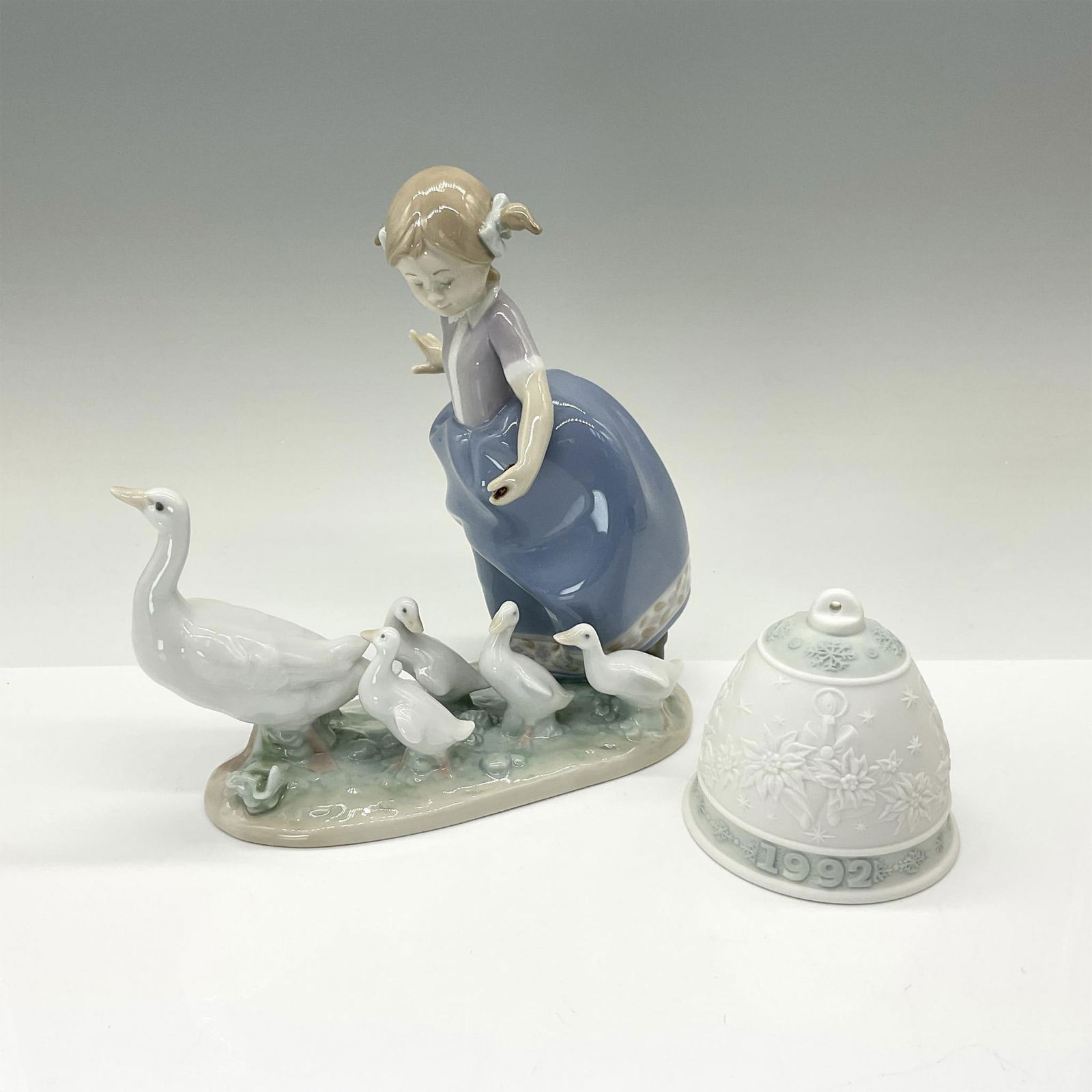 2pc Lladro Figurine Hurry Now 5503 and 1992 Christmas Bell (1 of 4)