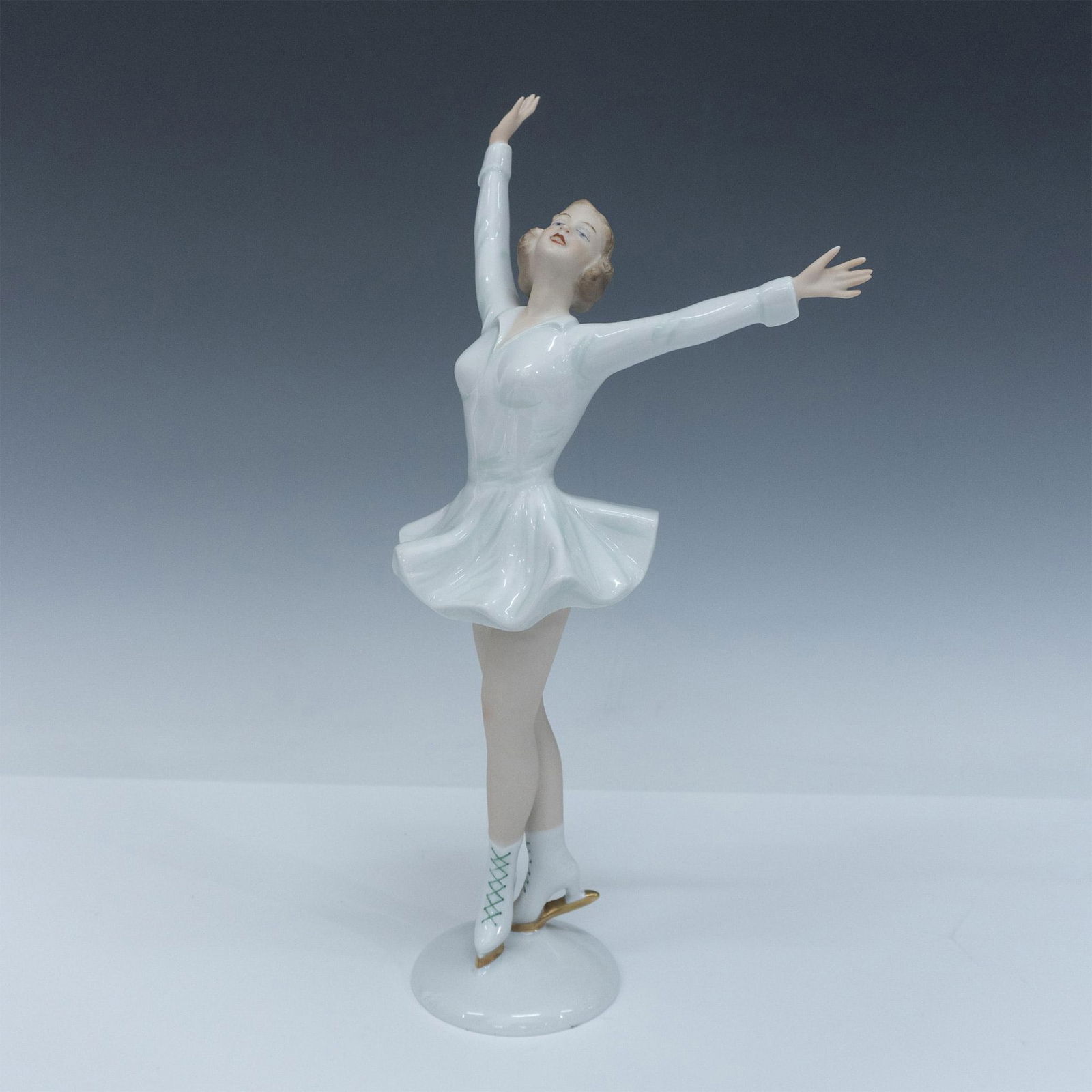 Vintage Wallendorf German Porcelain Figurine, Ice Skater (1 of 6)