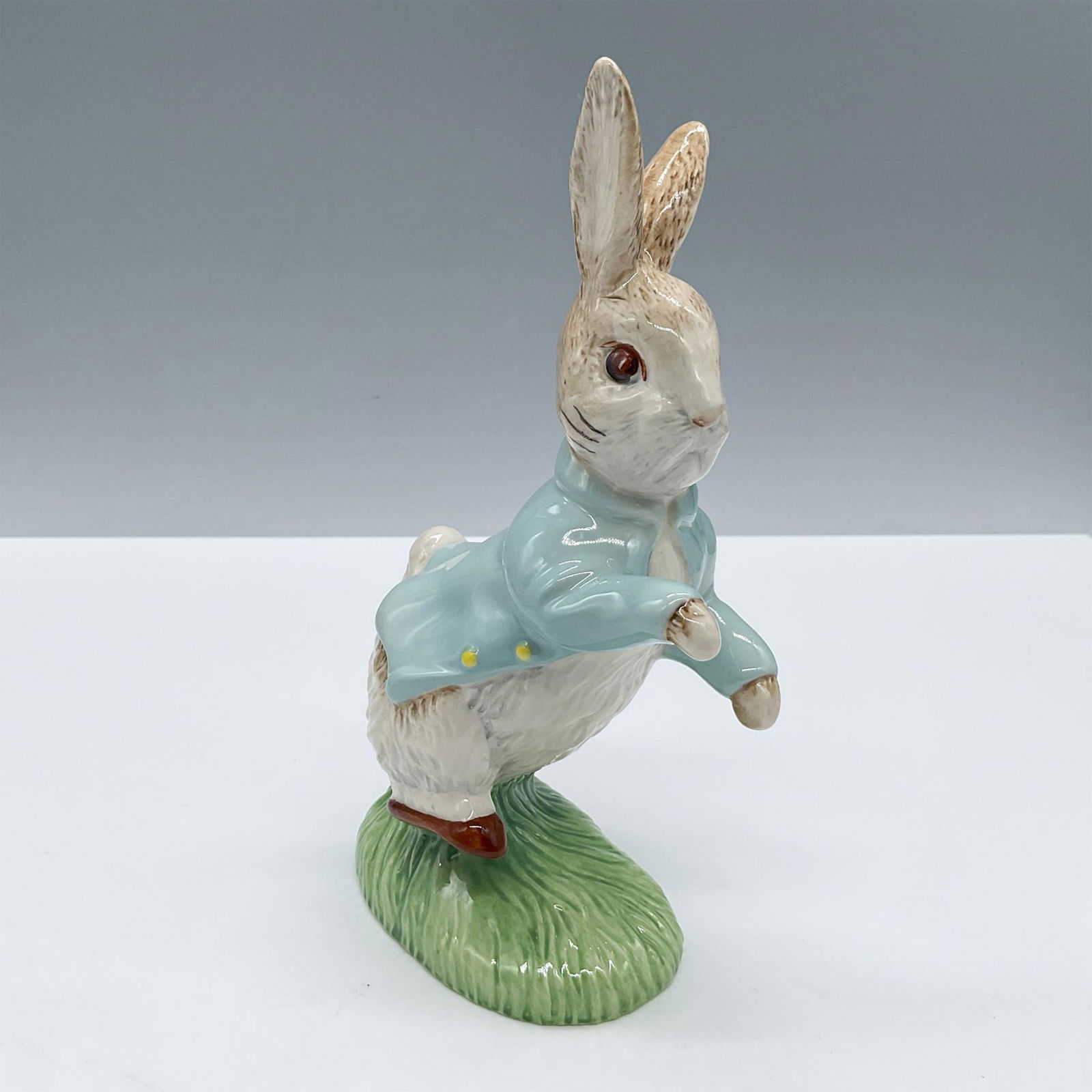 Royal Albert Beatrix Potter Figurine, Peter Rabbit Large (1 of 3)