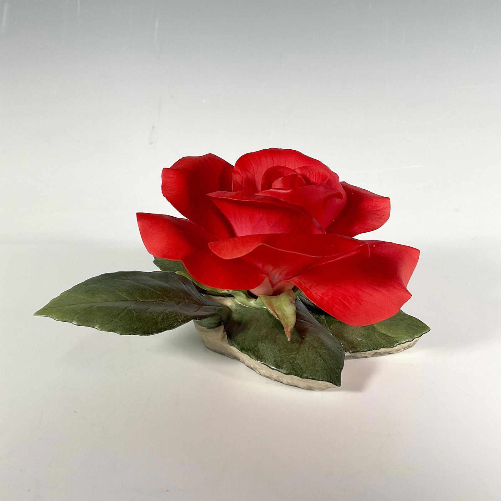 Boehm Porcelain Figurine, Queen Isabella Rose F322 (1 of 3)