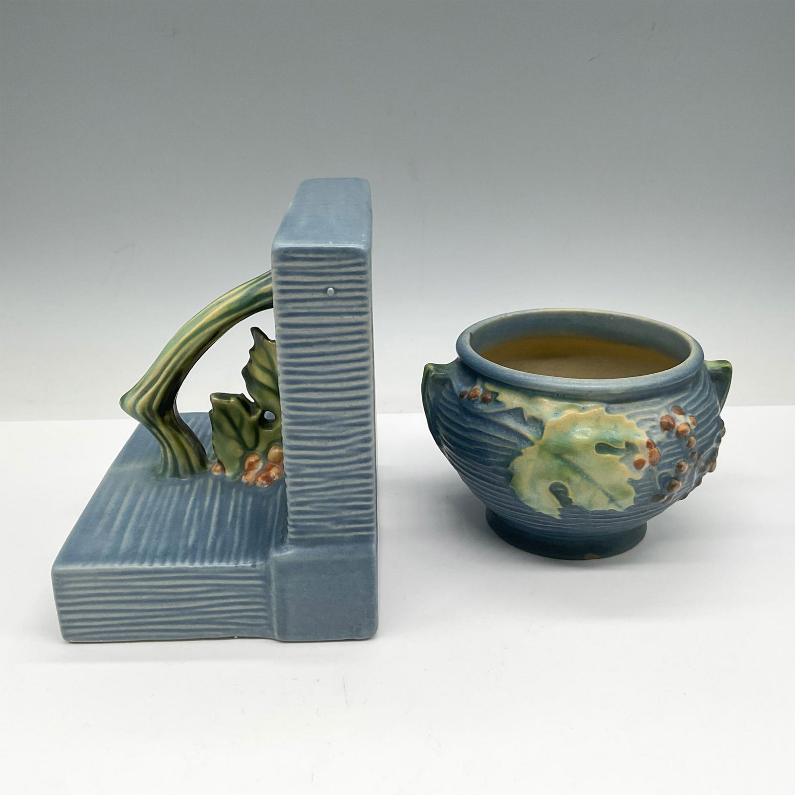 Roseville Pottery Small Planter & Bookend, Bushberry Blue (1 of 3)
