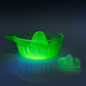 2pc Uranium Glass Green Citrus Juicer Reamers