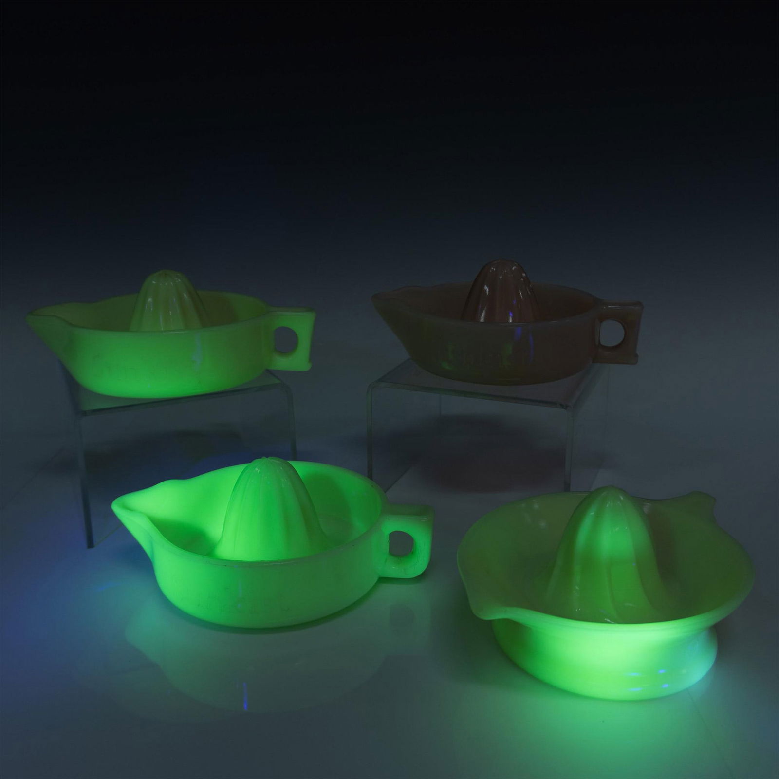 4pc Vintage Uranium Glass Citrus Juicer Reamers (1 of 8)