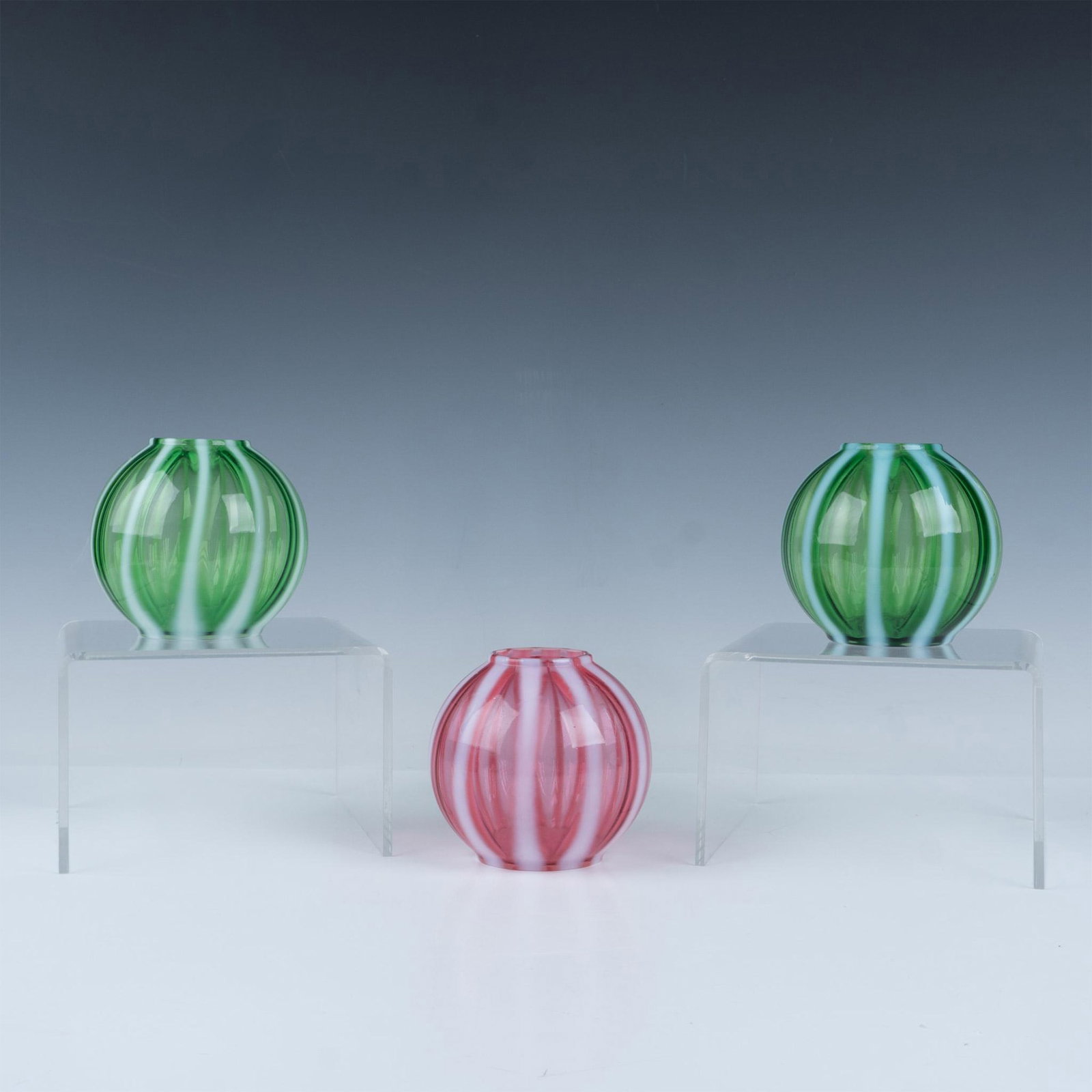 3pc Fenton Green & Pink Glass Globes with Opalescent Stripe: Lot includes 2 Emerald green and 1 rose pink globe bud vases. Issued: 20th century Dimensions: 4.25"H x 4" dia. Manufacturer: Fenton Country of Origin: United States