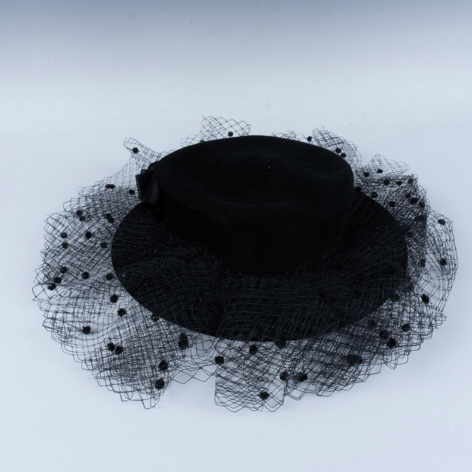 Kokin Felt Hat with Bow and Fishnet, Size Small (1 of 5)