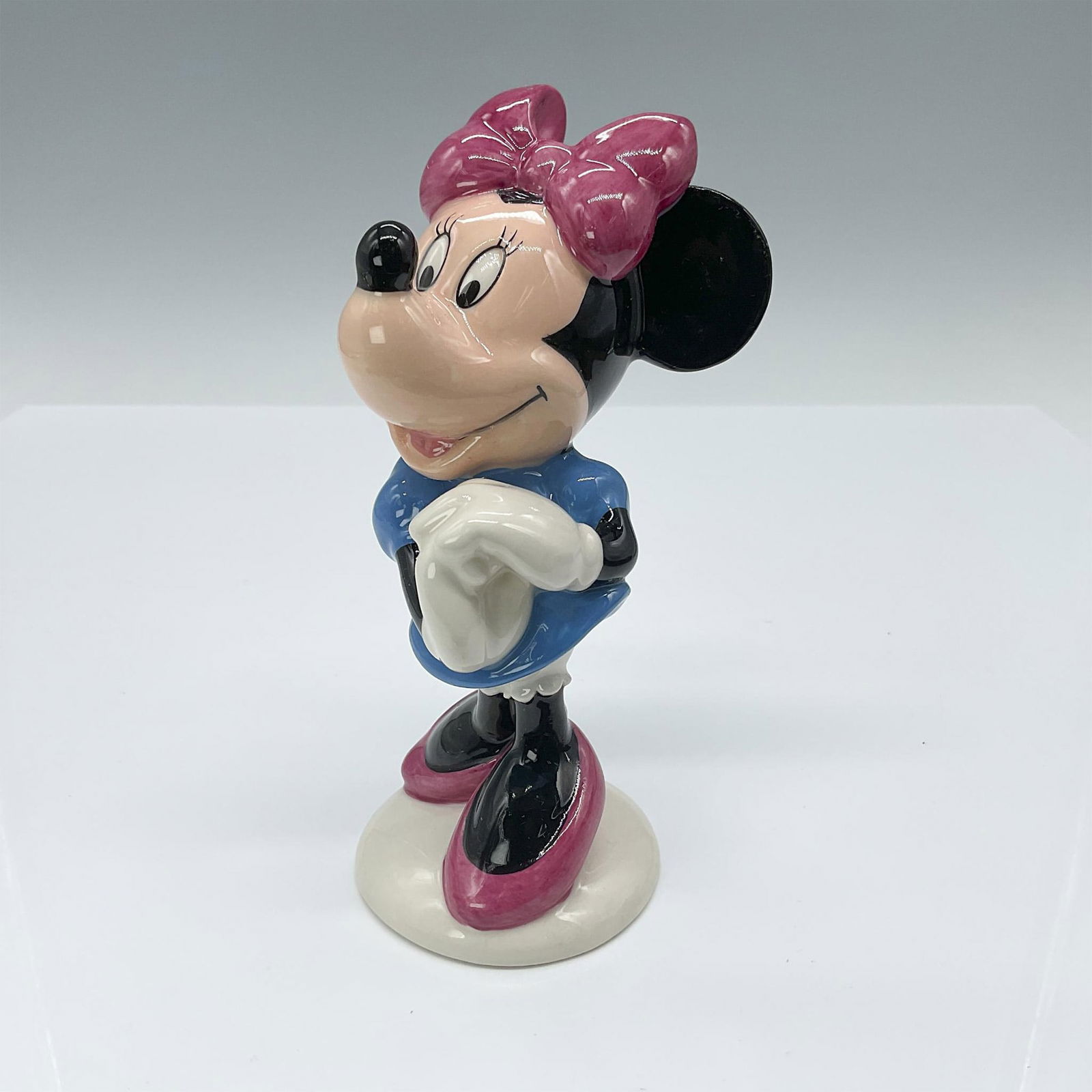 Minnie Mouse - MM2 - Royal Doulton Walt Disney Figurine (1 of 3)