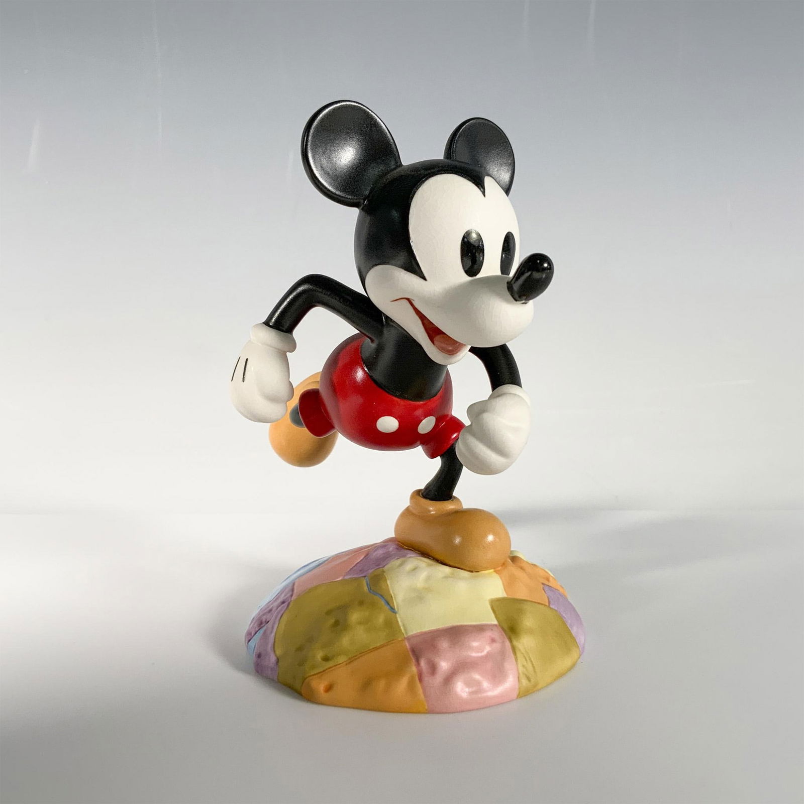 Walt Disney Classics Grouping, Millennium Mickey (1 of 4)