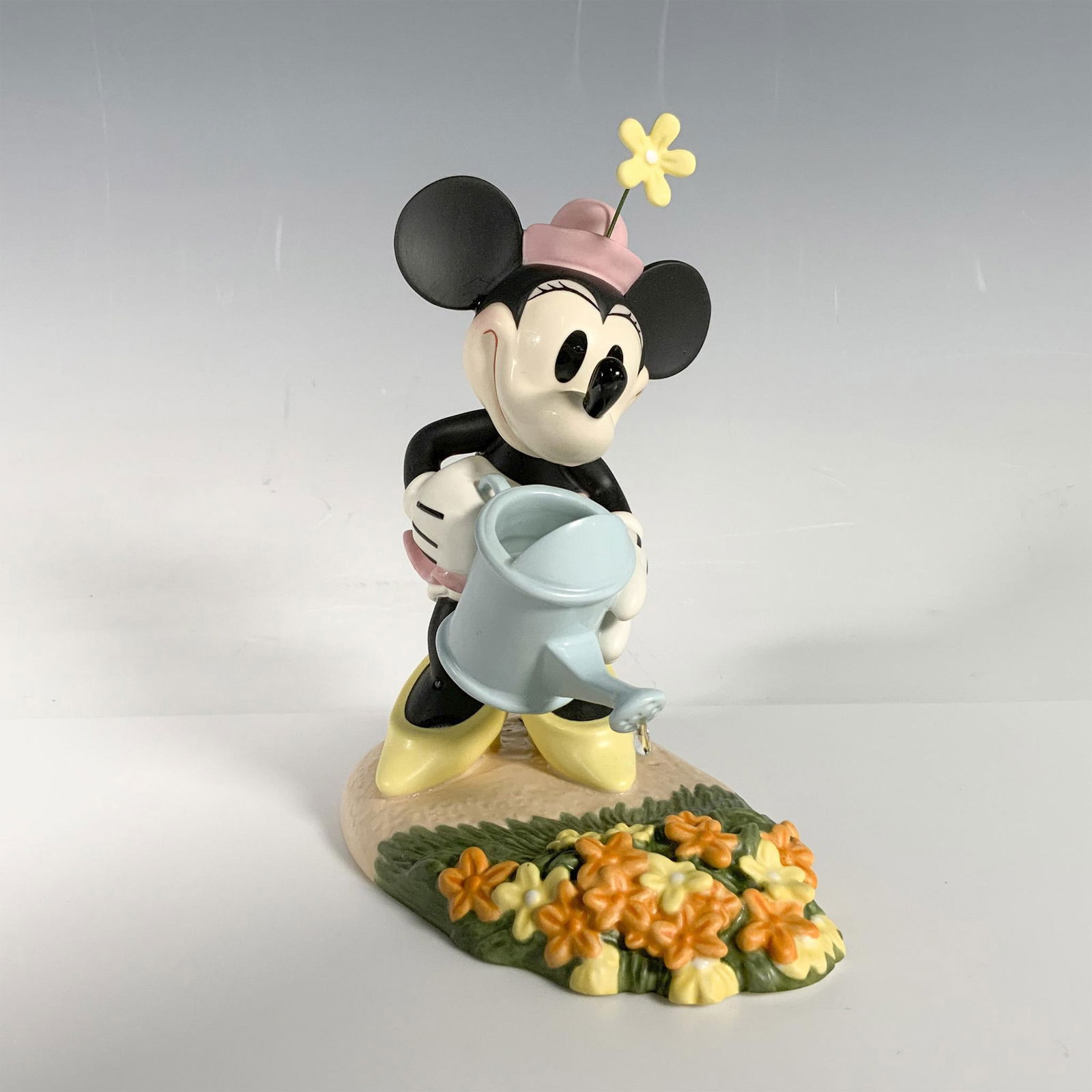Walt Disney Classics Figurine, Minnie's Garden (1 of 5)