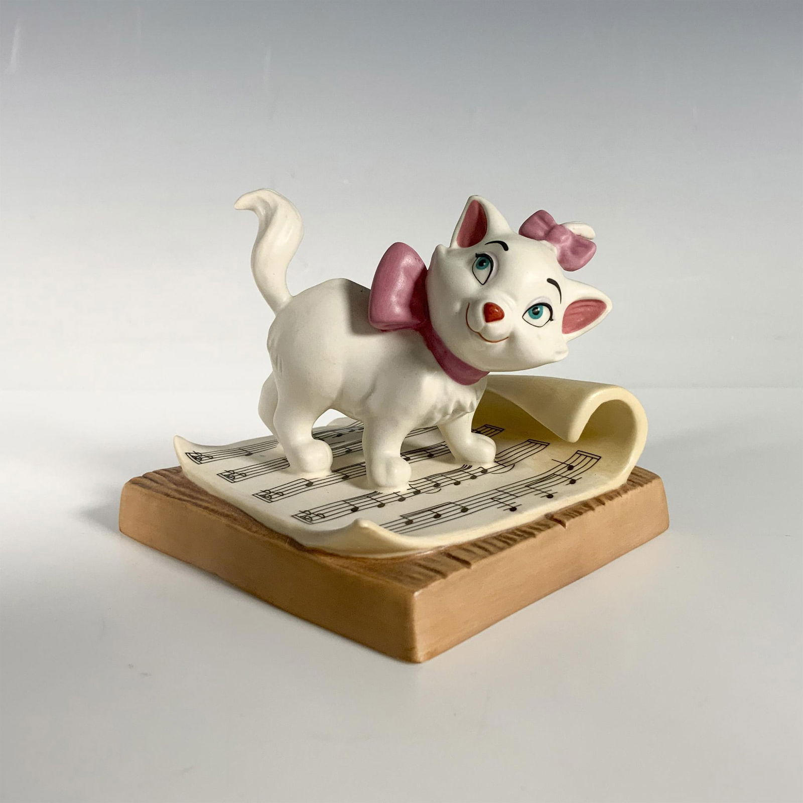 Walt Disney Classics Figurine, Marie from Aristocats, Signed (1 of 5)