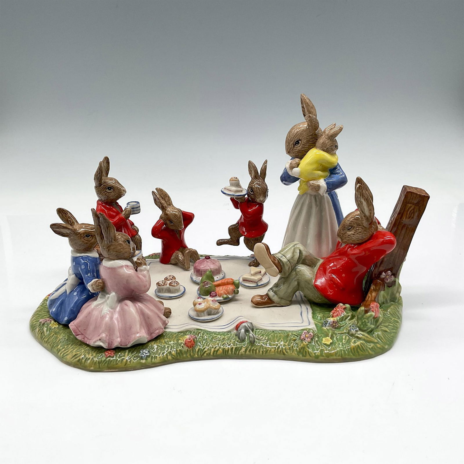 Family Picnic DB481 - Royal Doulton Bunnykins (1 of 3)