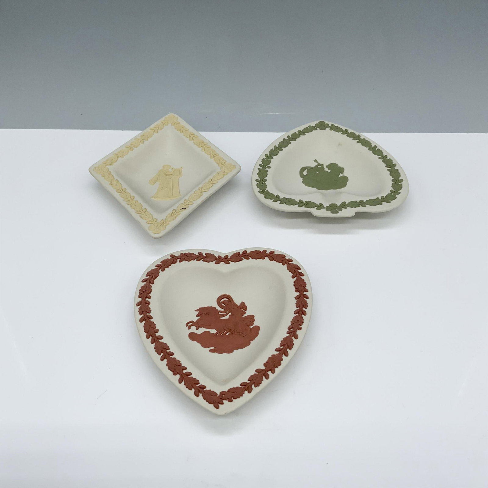 3pc Wedgwood Card Suite Decorative Plates (1 of 3)