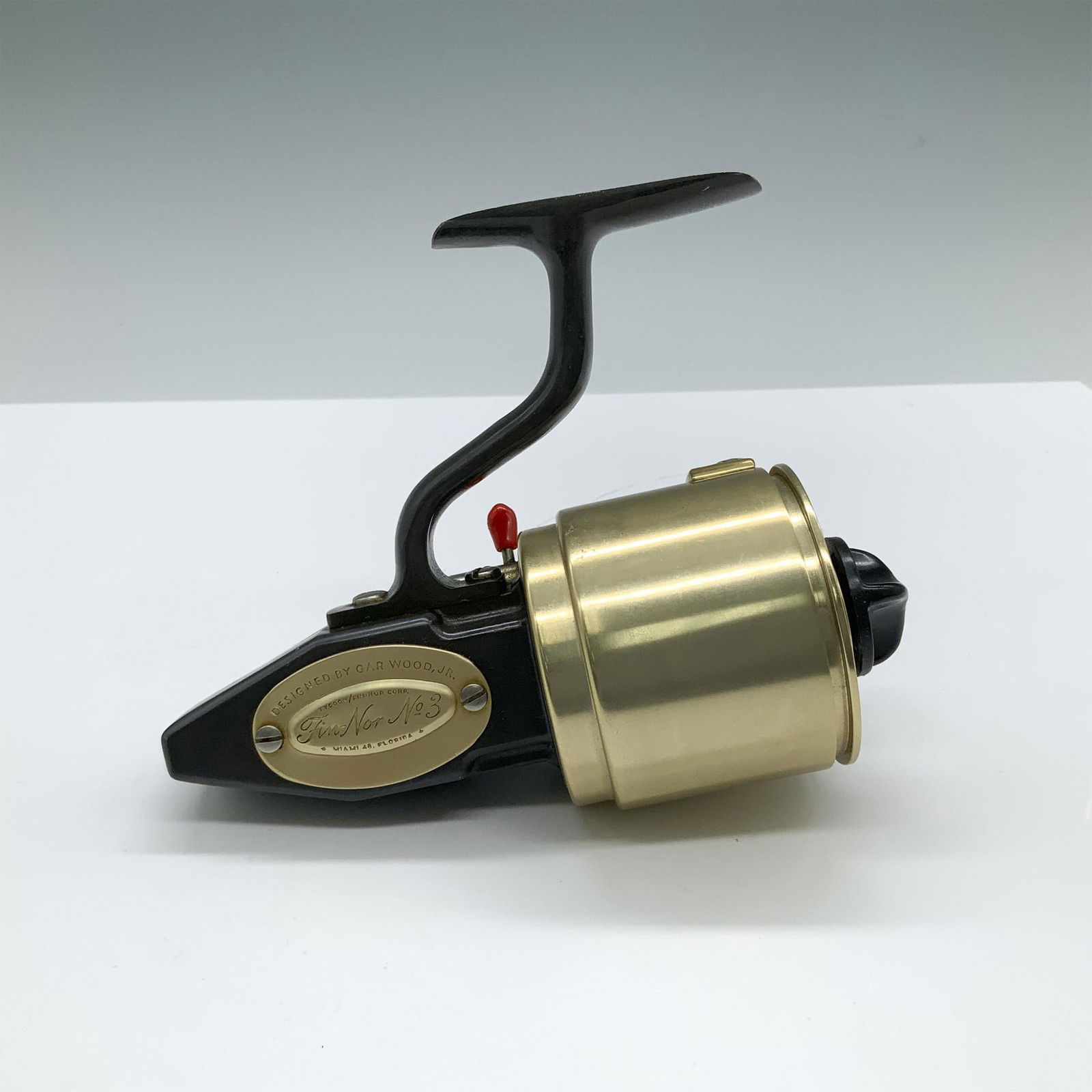 Fin-Nor Gar Wood Jr. No. 3 Spinning Fishing Reel (1 of 4)