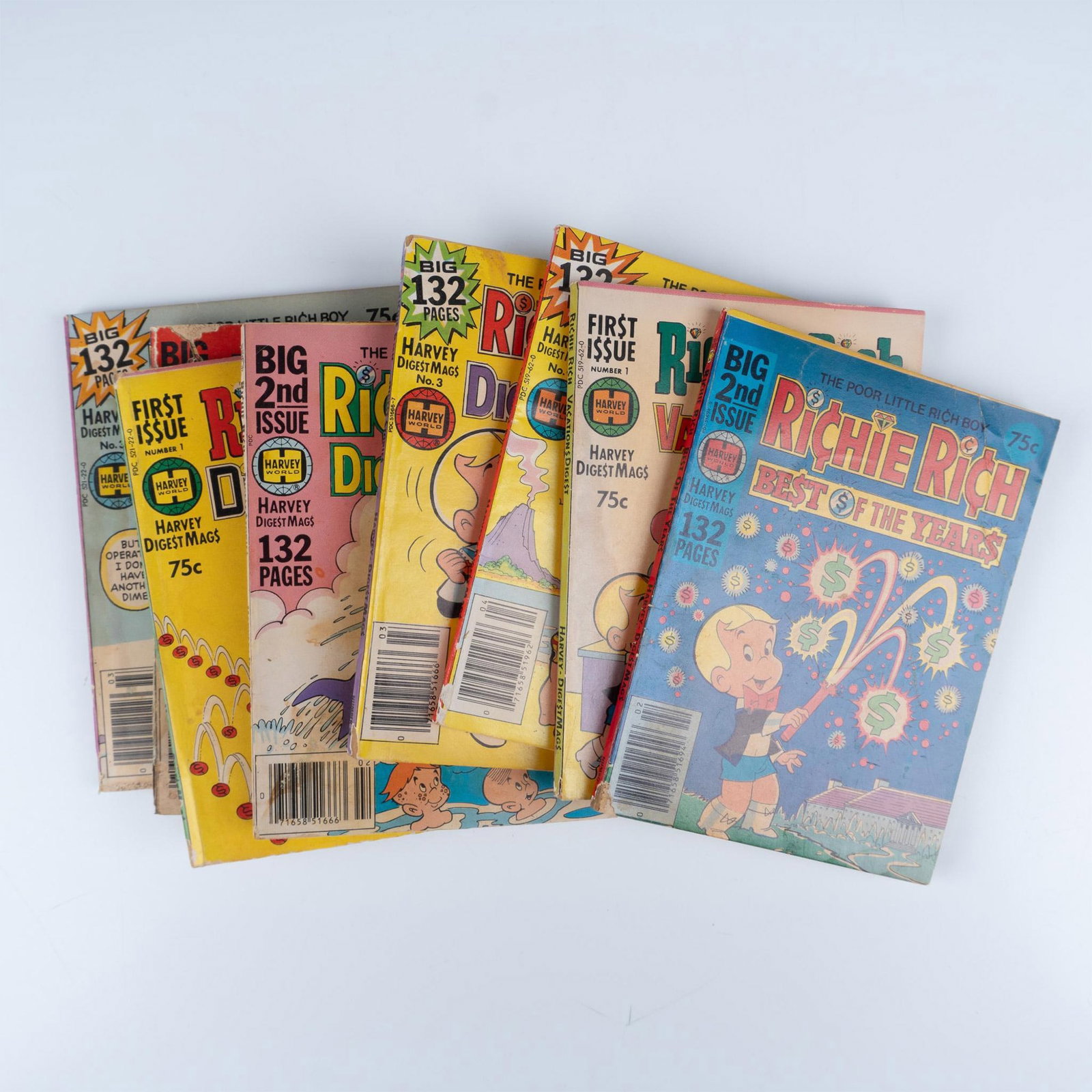8pc Vintage Richie Rich Pocket Size Digests: Celebrate (Poor Little Rich Boy) in this fantastic collection of rare 1970s paperbacks. Included are nine issues from the series Best of the Years, Digest Stories, and including first issues of Vacati