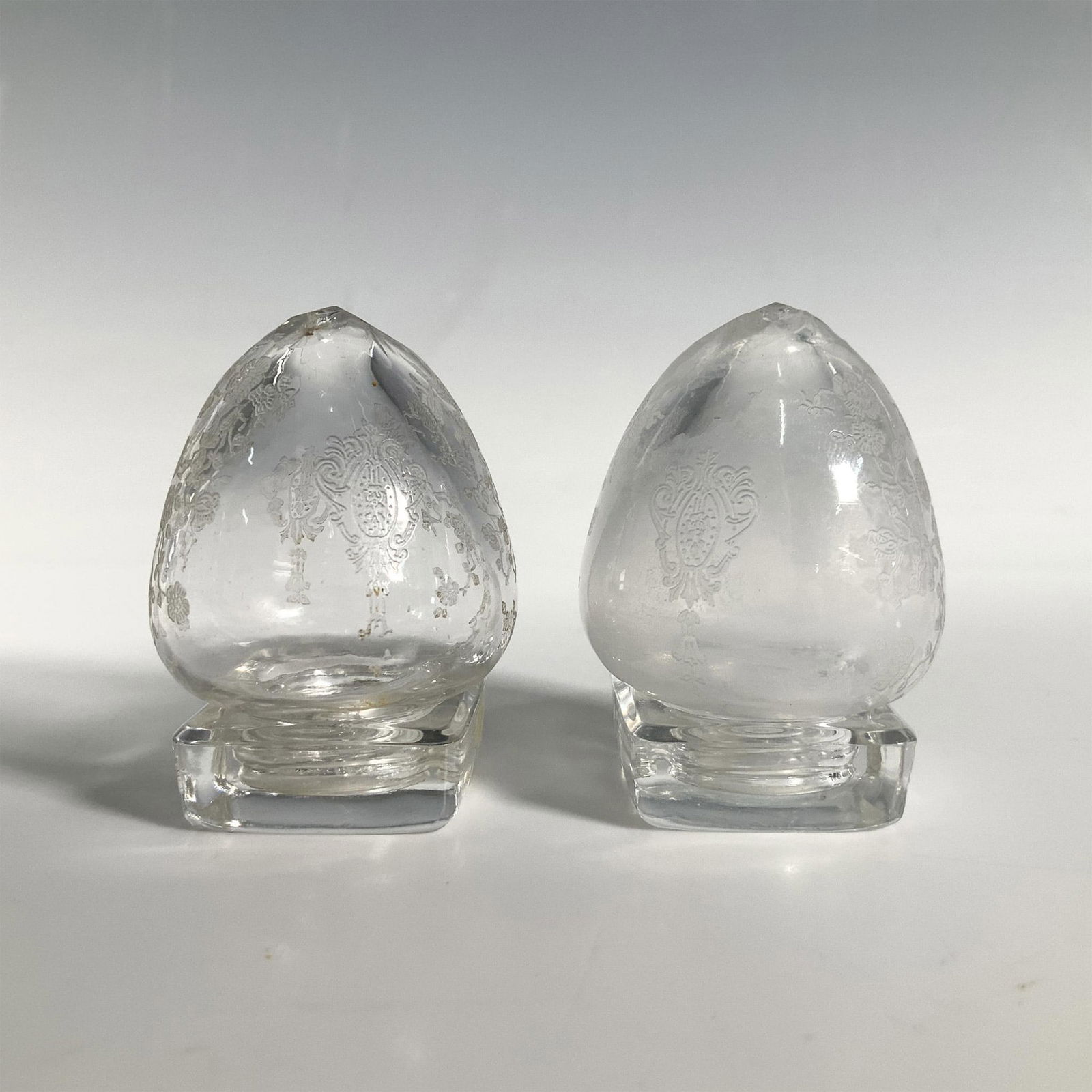 2pc Rose Point Glass Egg Salt and Pepper Shaker (1 of 3)