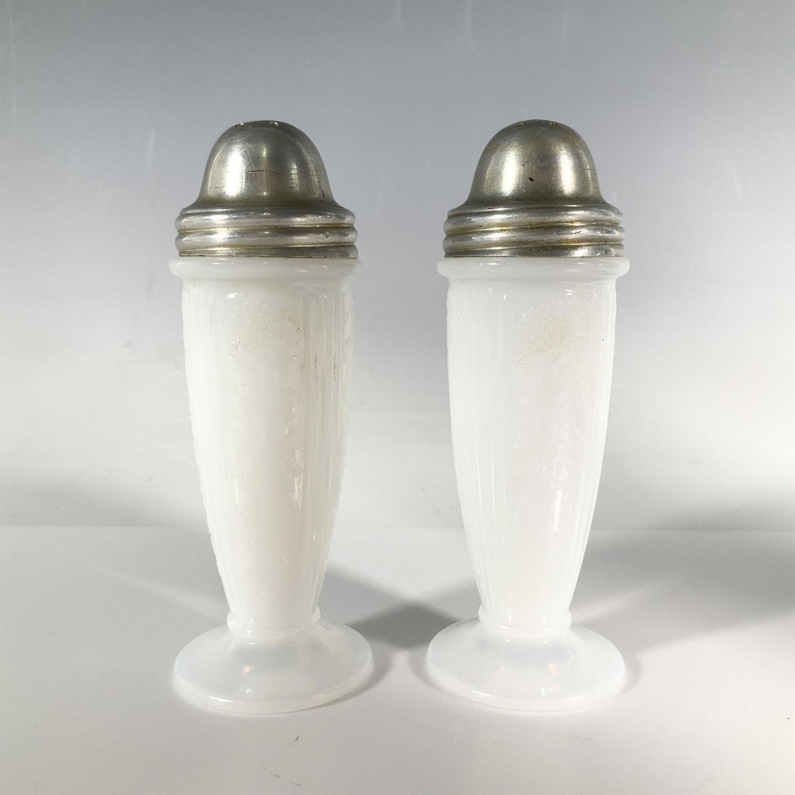 2pc Vintage Glass American Sweetheart Salt + Pepper Shakers (1 of 3)