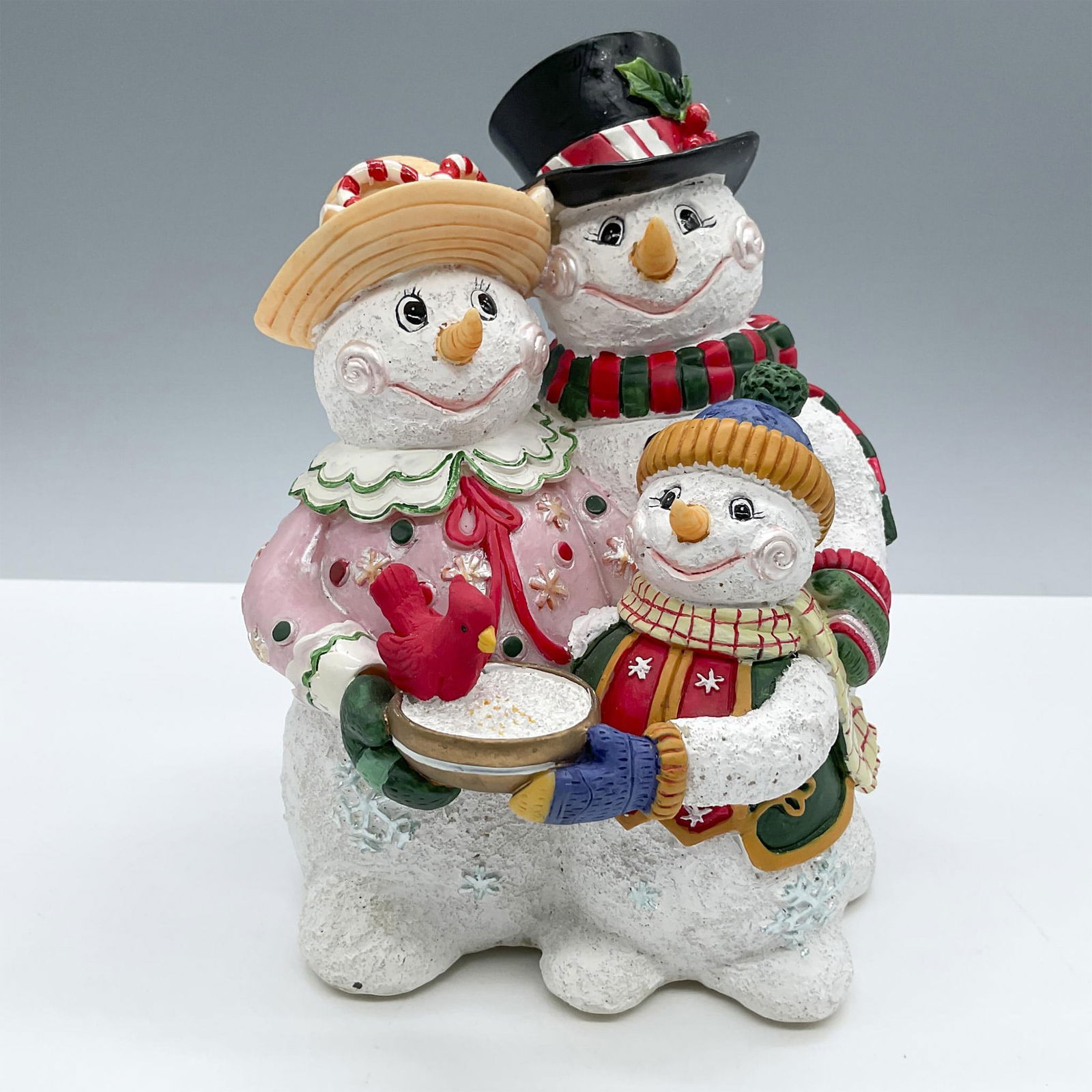 Fitz and Floyd Resin Music Box, Frosty Friends: Tune: We wish you a Merry Christmas. Features an adorable Snowman family scene. This item has its original box, dimensions: 8''L x 8''W x 9.25''H. Issued: 20th century Dimensions: 5.75''L x 5.5''W x 7