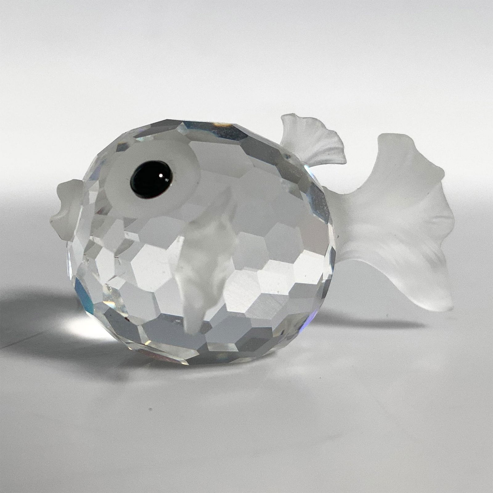 Swarovski Crystal Figurine, Mini Blowfish 013960 (1 of 4)