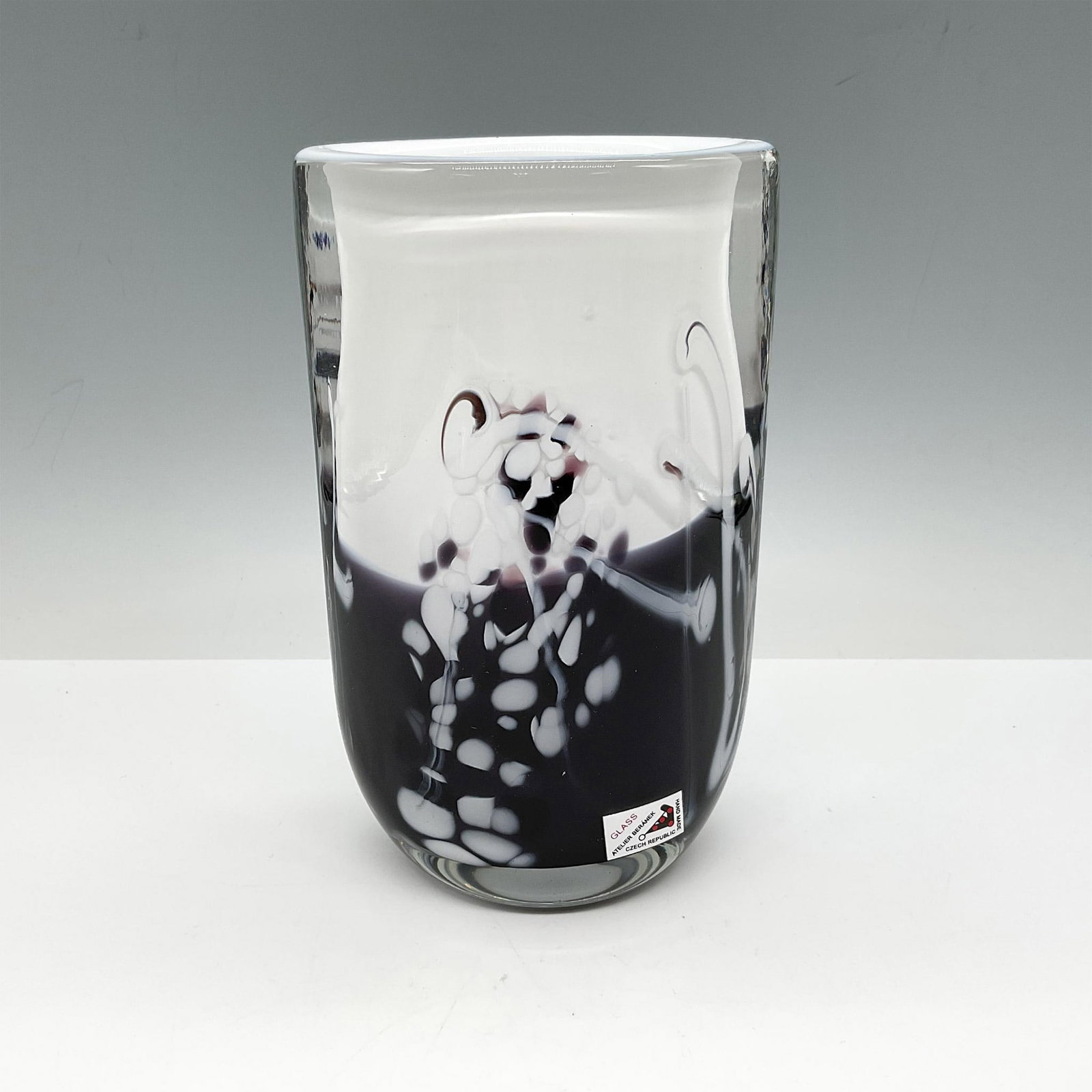 Atelier Beranek Handblown Art Glass Vase: Handmade black and white design with bubble pattern. Atelier Beranek Czech Republic tag. Issued: 20th century Dimensions: 4"L x 2"W x 6.75"H Manufacturer: Atelier Beranek Country of Origin: Czech Repu