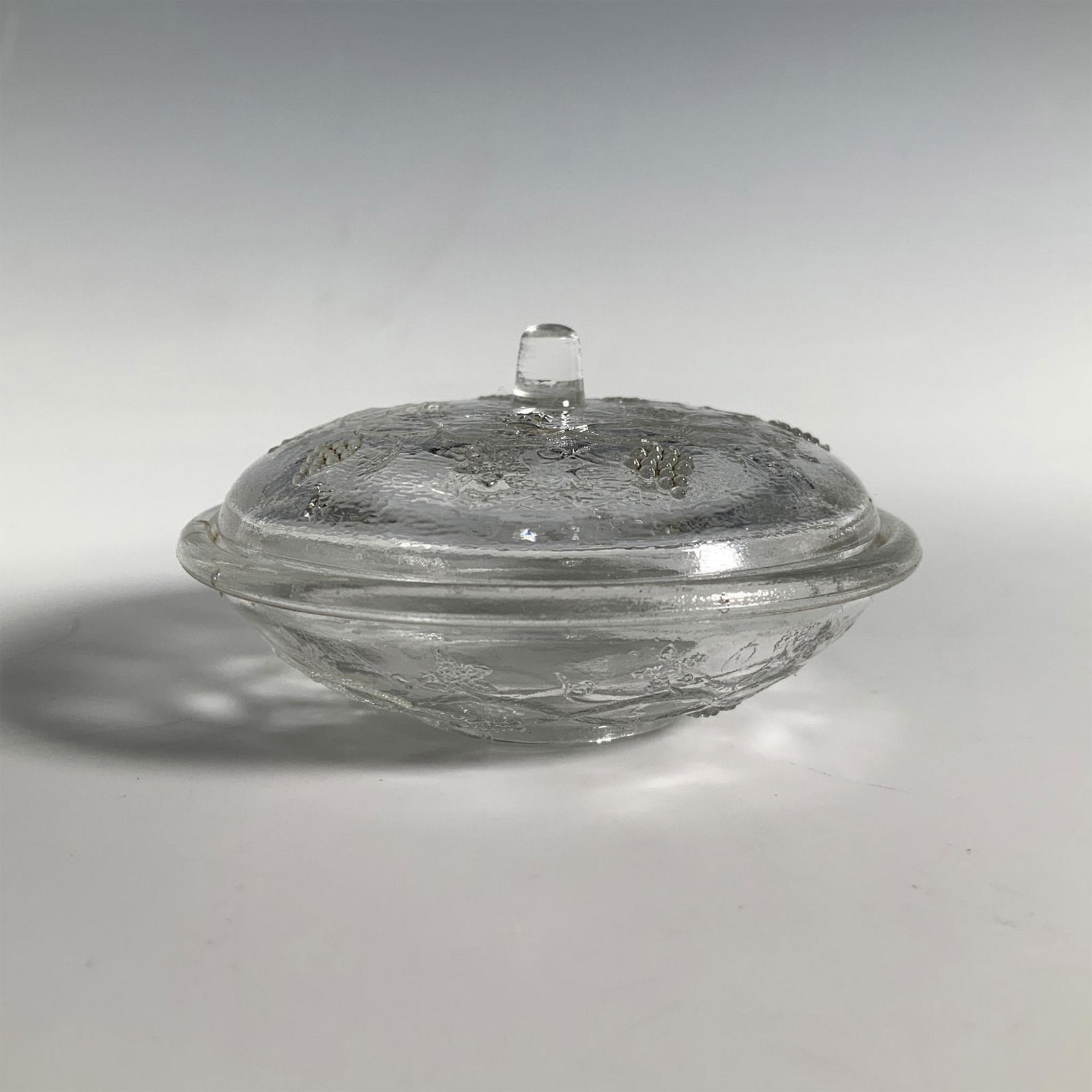 Grapevine Pattern Glass Jewelry Box (1 of 3)