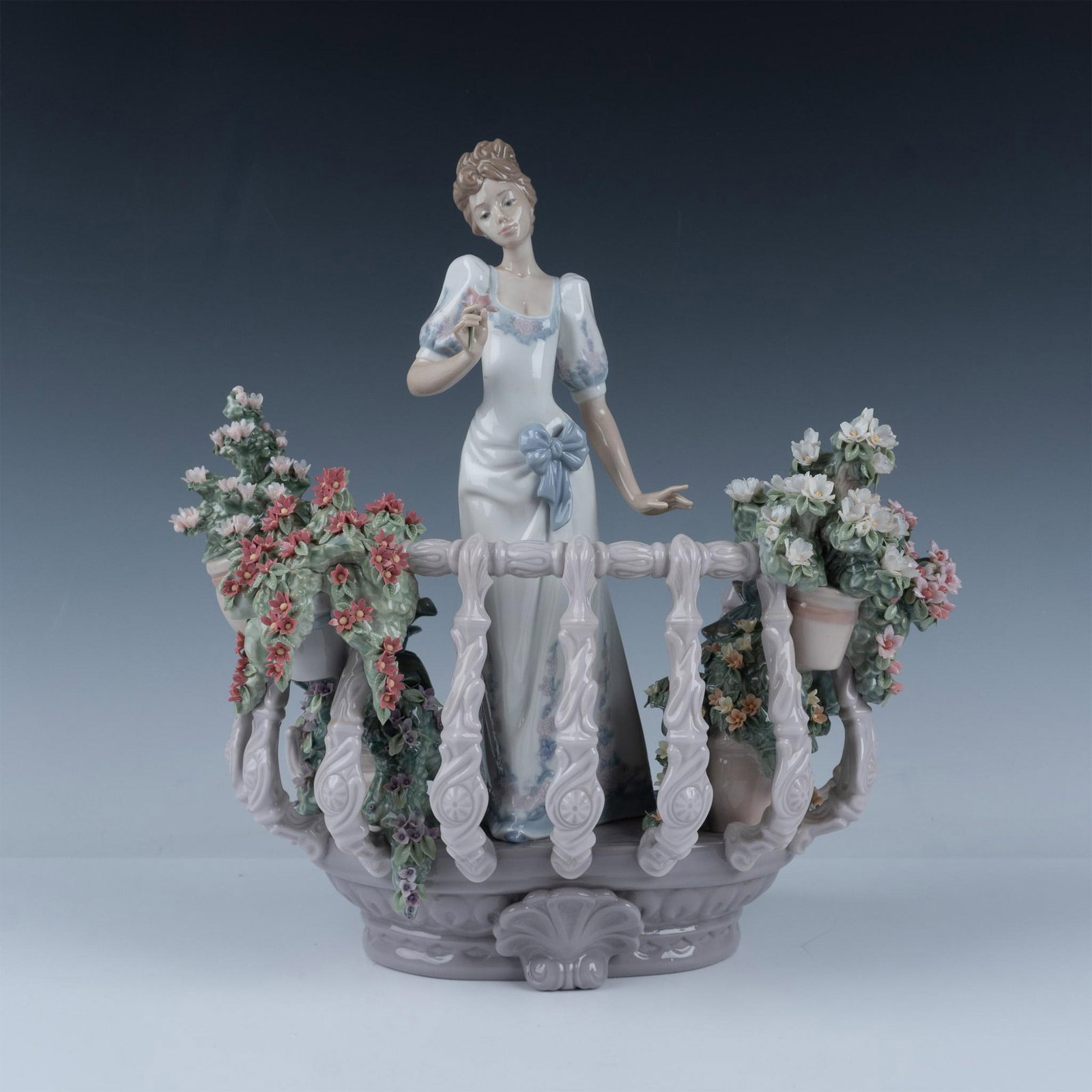 Lladro Porcelain Figurine, Far Away Thoughts 1001798 (1 of 8)