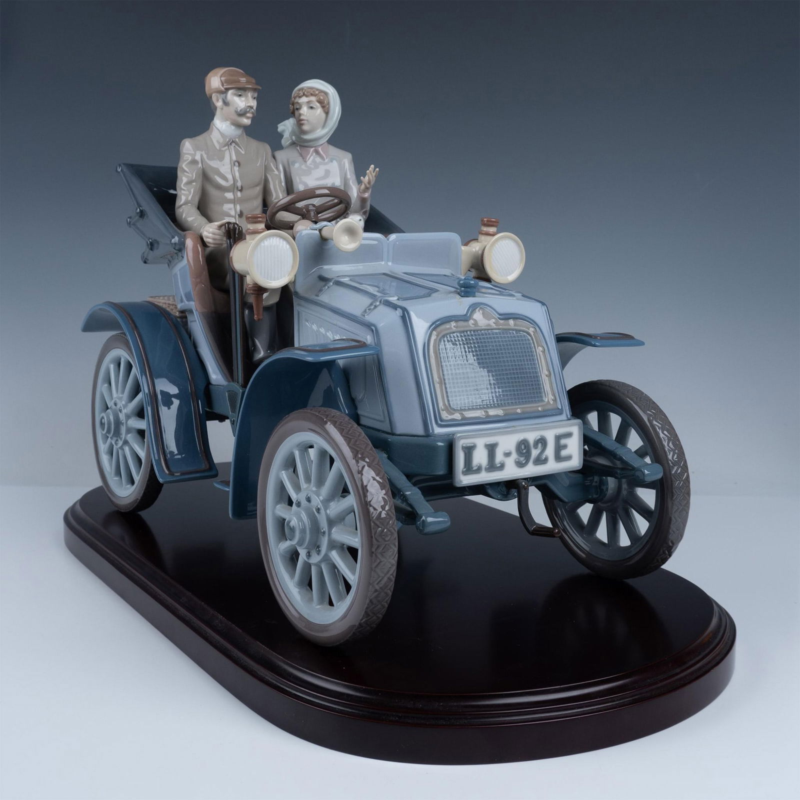 Lladro Porcelain Figurine, Motoring In Style 01005884 (1 of 10)