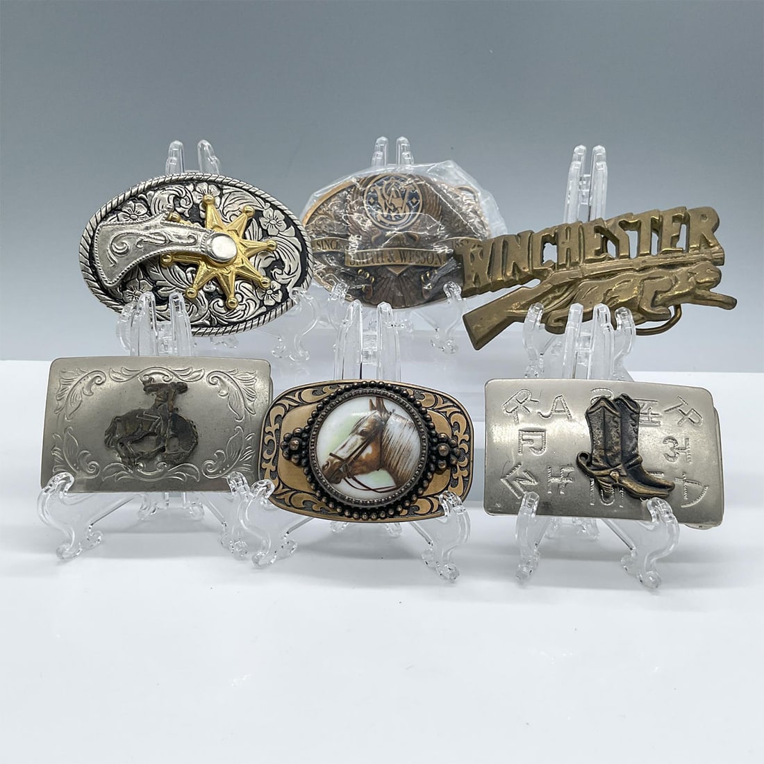 6pc Vintage Cowboy Themed Belt Buckles: A striking collection of six Western-themed belt buckles, celebrating the rugged charm and heritage of the American West. This lot showcases a variety of intricate designs, perfect for collectors or e