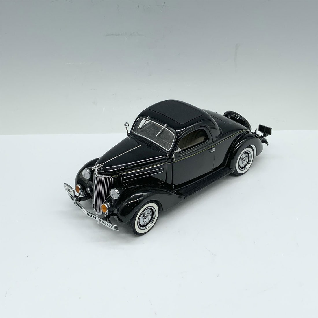 Danbury Mint Limited Edition 1936 Ford Deluxe Coupe Die-Cast Model (1 of 3)