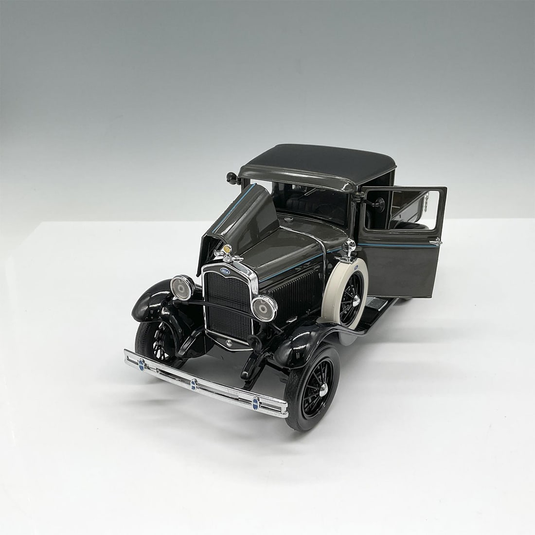 Motor City Classics, 1931 Ford Model A Pick-up Truck (1 of 3)