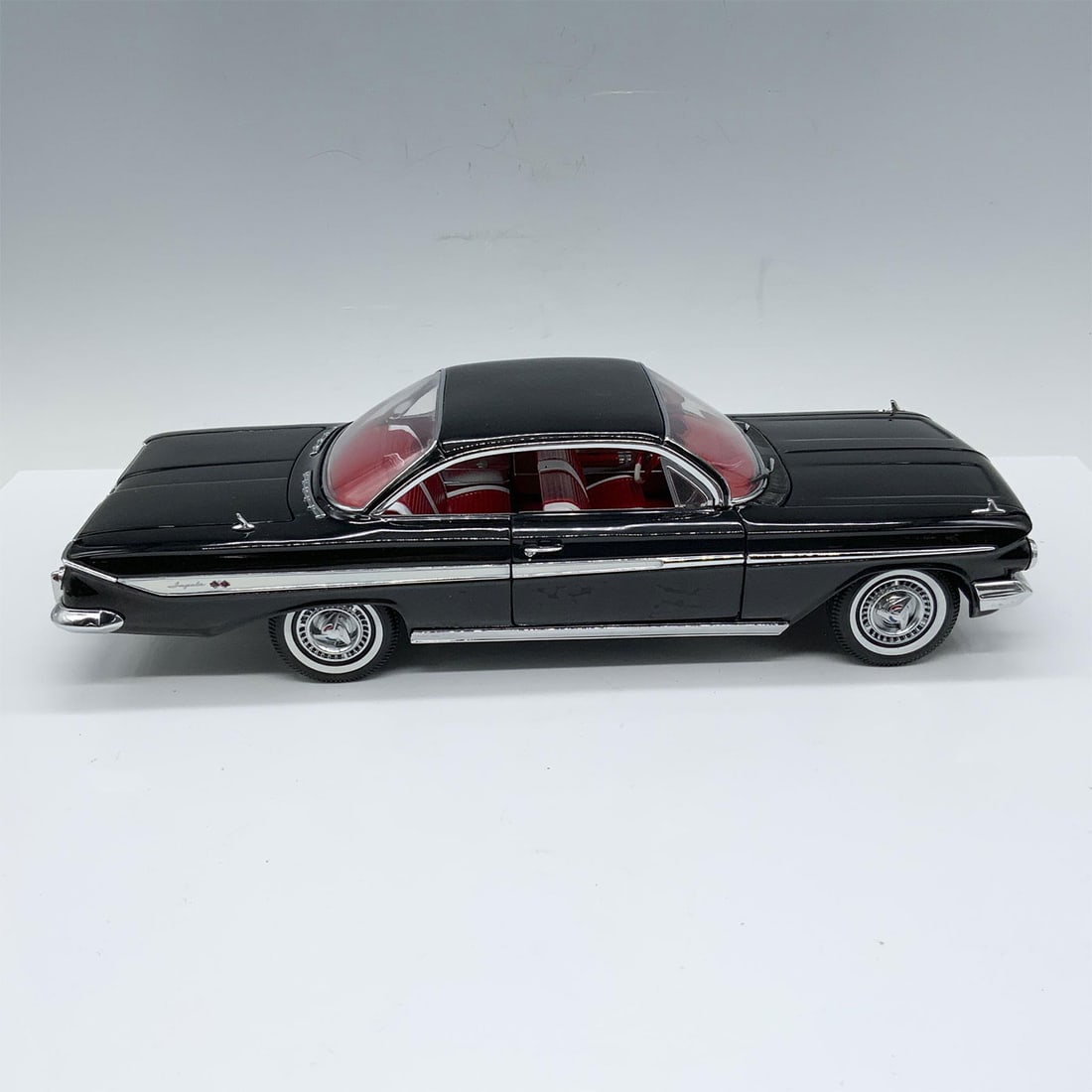 Vintage Sun Star 1961 Chevrolet Impala (1 of 5)