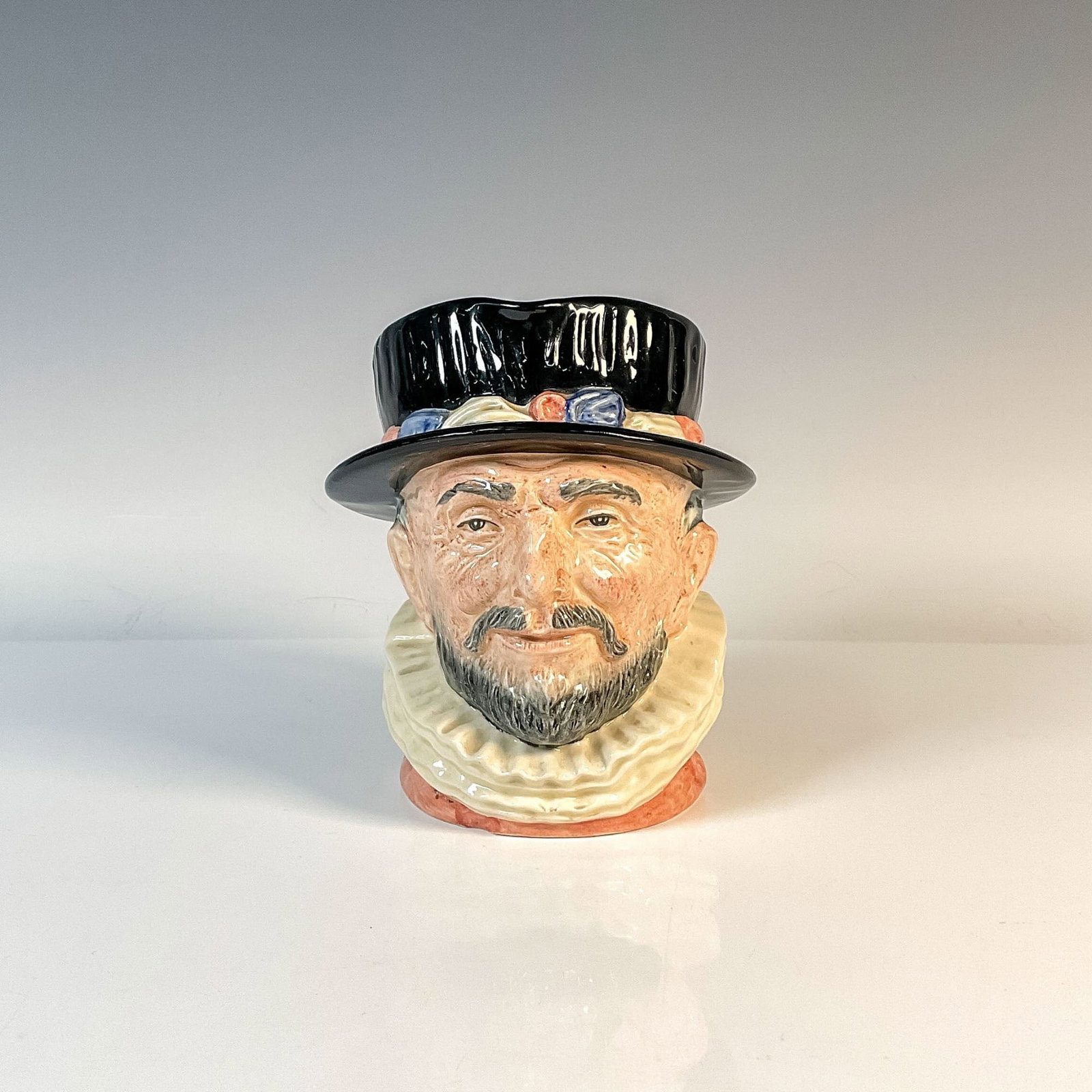 Beefeater ER D6206 - Large - Royal Doulton Character Jug (1 of 4)