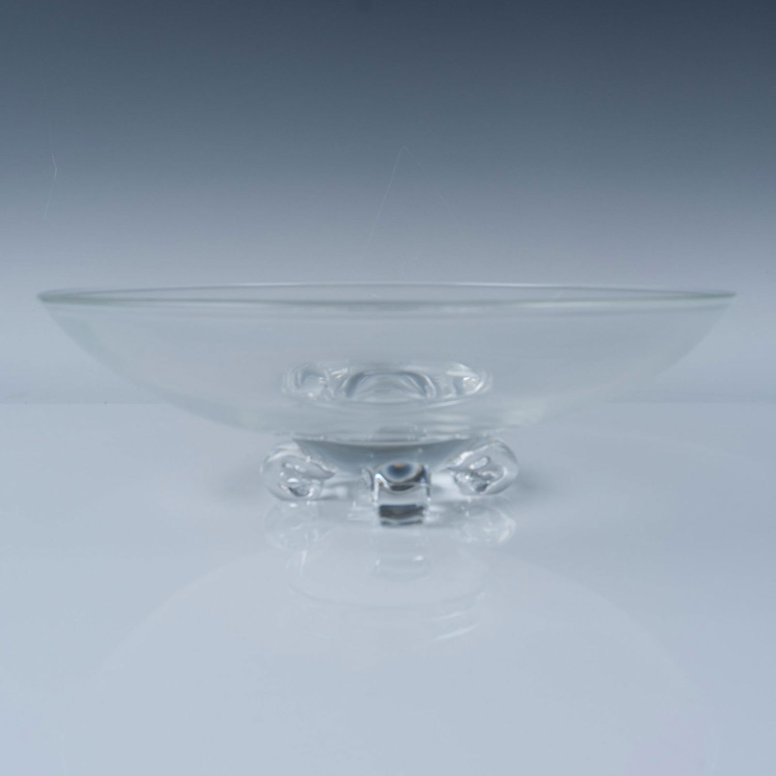 Steuben Glass Shallow Round Bowl (1 of 6)