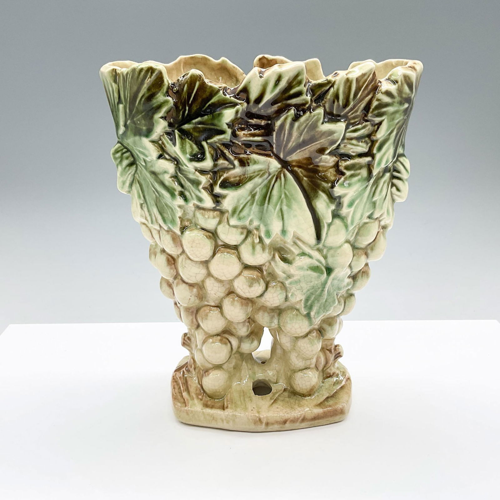 Vintage McCoy Pottery Grape Vase (1 of 4)