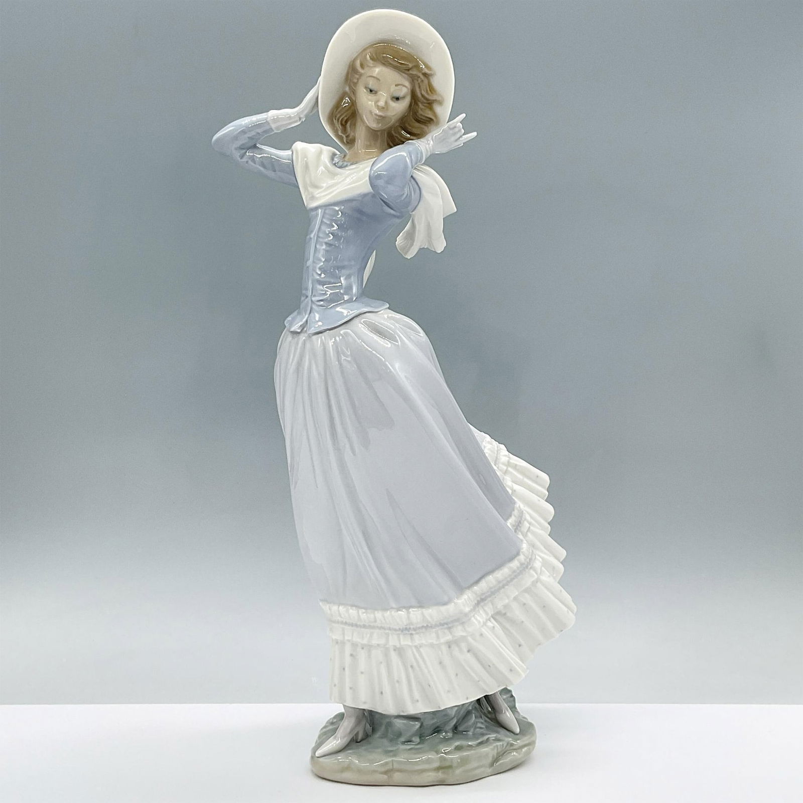 Spring Breeze 1004936 - Lladro Porcelain Figurine (1 of 3)