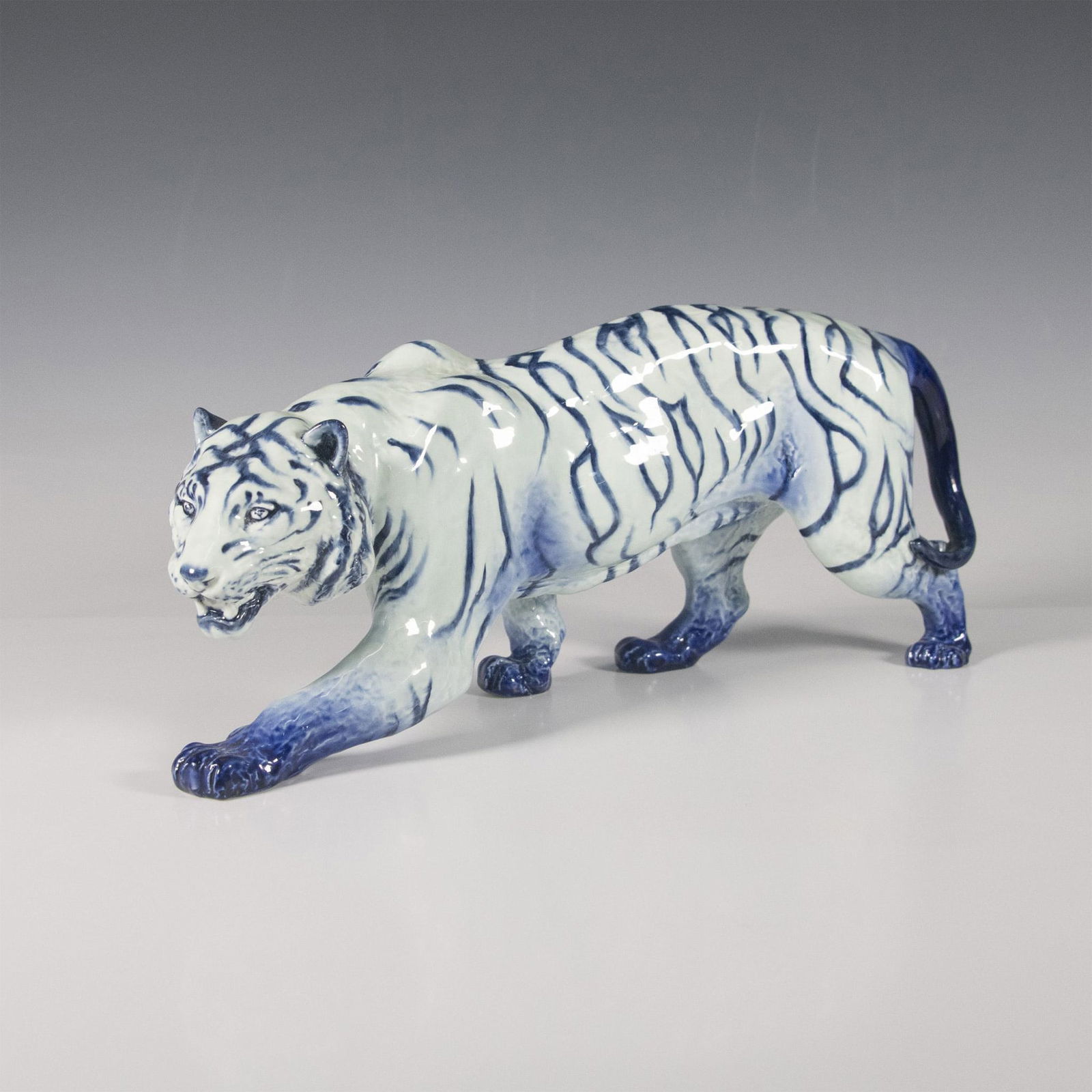 Royal Doulton Flambe Colorway Figurine, Tiger Stalking (1 of 7)