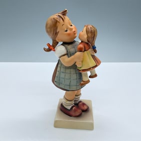 Goebel Hummel Figurine, Kiss Me