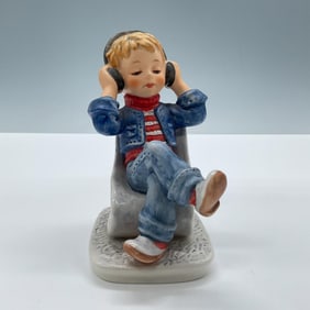 Goebel Hummel Figurine, Today's Children Listening Music