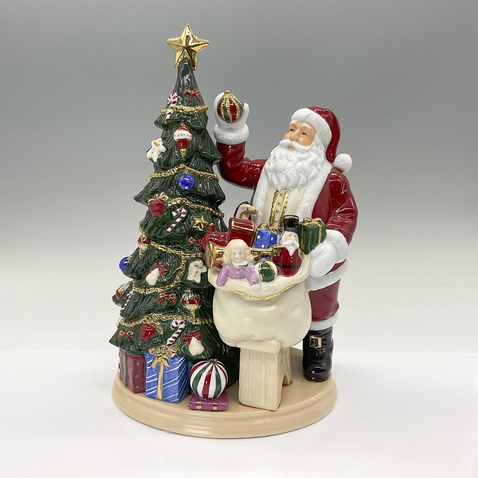 Santa's Finishing Touch - HN5112 - Royal Doulton Figurine (1 of 4)