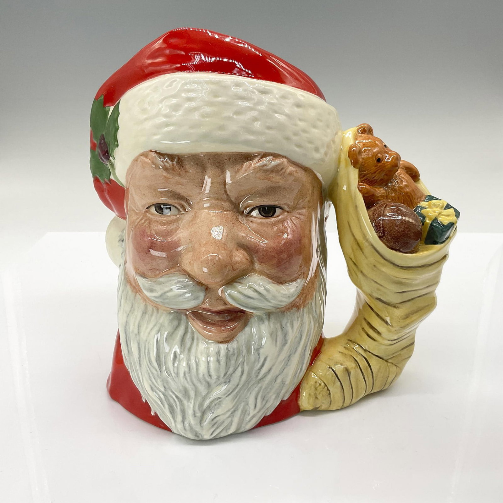Santa Claus D6690 - Large - Royal Doulton Character Jug (1 of 3)