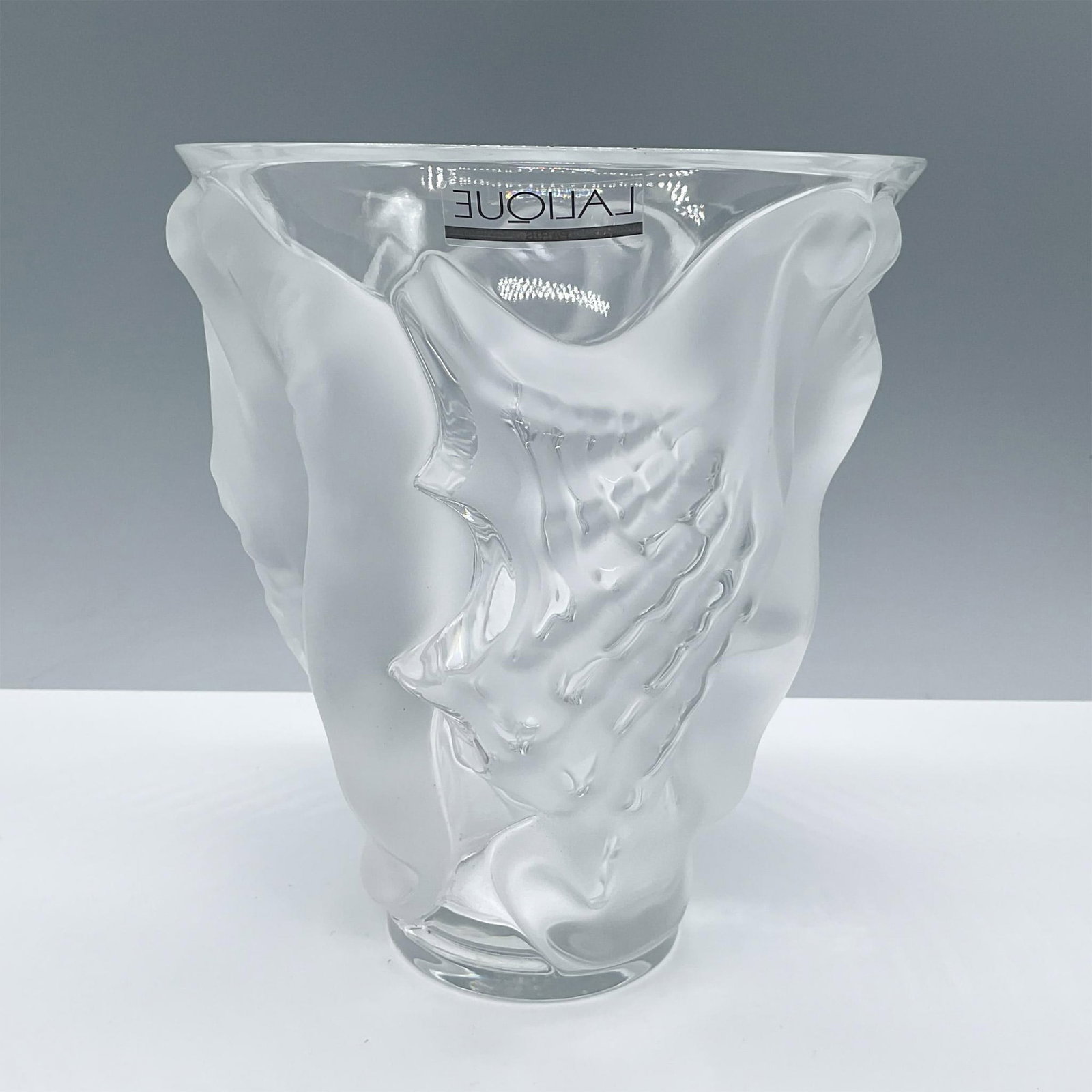 Lalique Crystal Vase, Coquiallage: Beautiful clear crystal with thick frosted sculpted reliefs. Lalique engraved signature on base. This item has its original box, which measures: 8.5''L x 6.5''W x 6.25''H. Issued: 20th century Dimensi