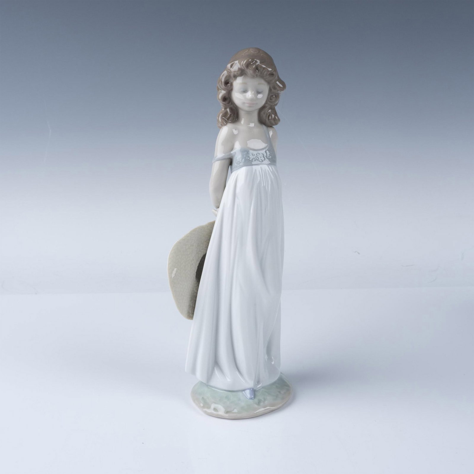 Lladro Natural Beauty Figurine 01008114 with Original Box: This is the Lladro Encanto Natural figurine, also titled Natural Beauty, model number 01008114. The porcelain figurine features a serene young woman in a flowing white gown with delicate detailing and