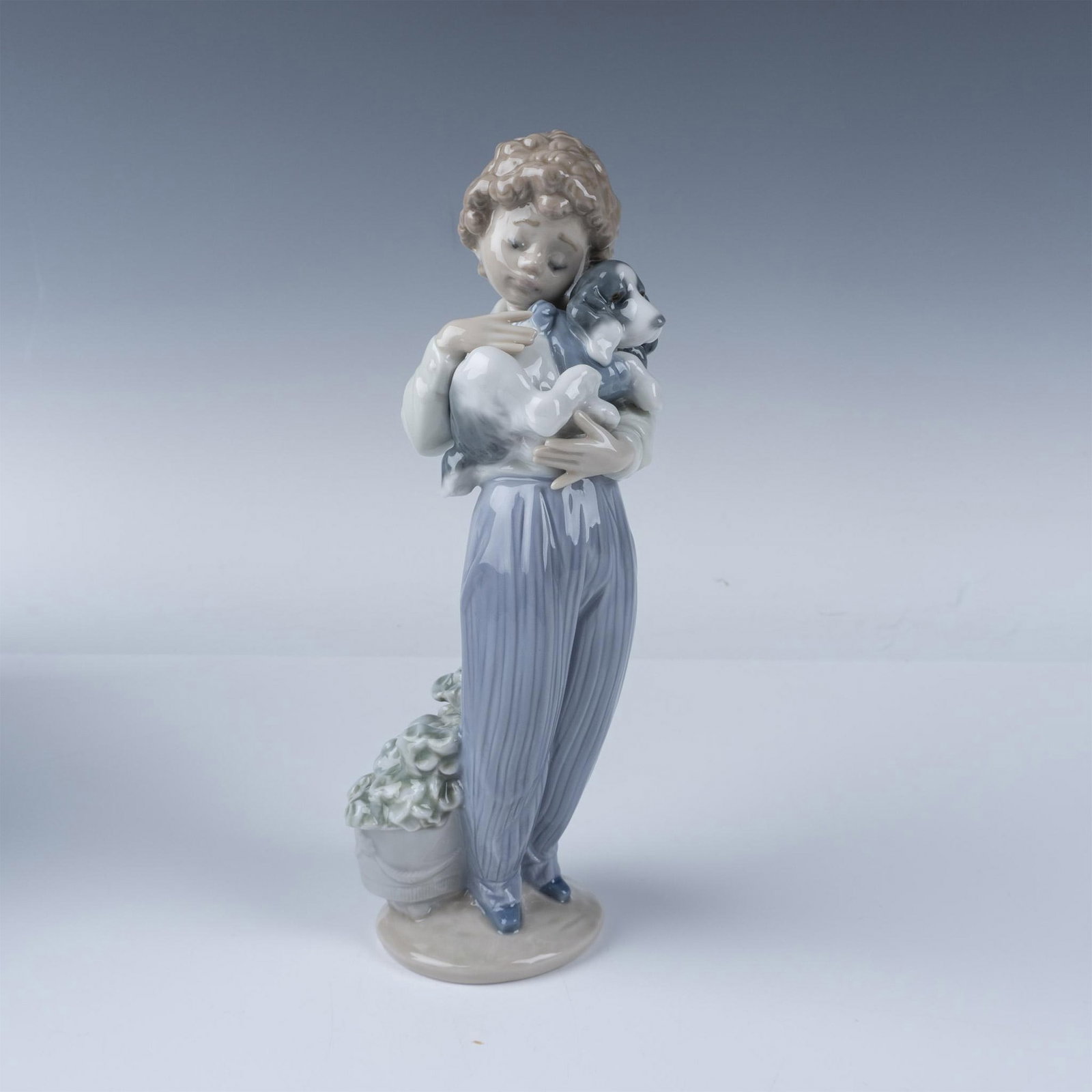 Lladro Porcelain Figurine My Buddy with Original Box 7609: This Lladro porcelain figurine, model number 7609, titled "My Buddy" (Spanish: "Perrito Convaleciente"), was sculpted by Antonio Ramos and issued in 1989 as a Lladro Collectors Society piece. The figu