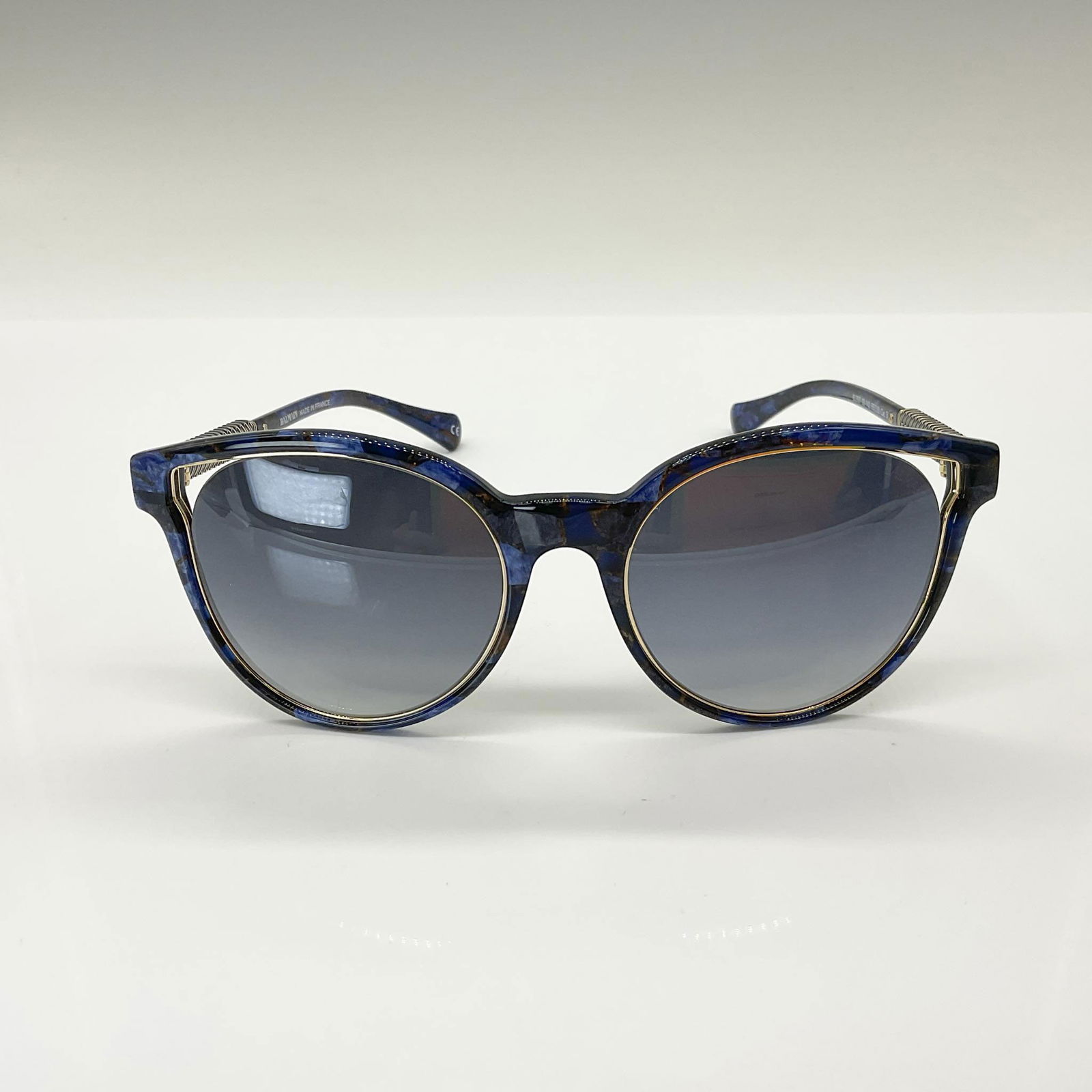 Balmain Paris Sunglasses BL2507 03 Multicolor Blue-Tone: These chic cat-eye sunglasses feature a full-frame design crafted from acetate and metal, accented with a braided metal temple detail. The look is completed with grey gradient lenses for a touch of so