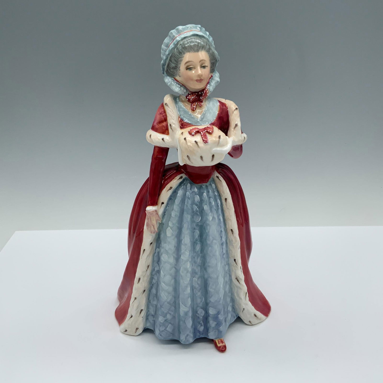 Countess Spencer HN3320 - Royal Doulton Figurine (1 of 3)