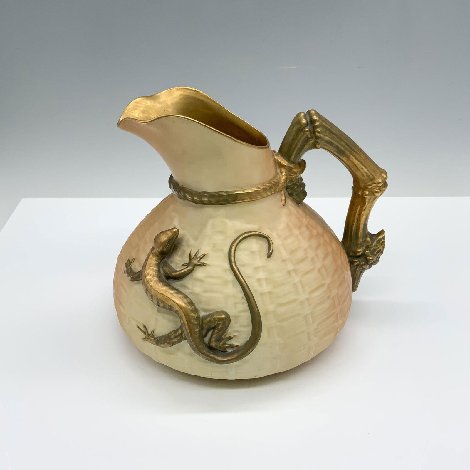 Royal Worcester Lizard Jug, Blush Pattern (1 of 3)