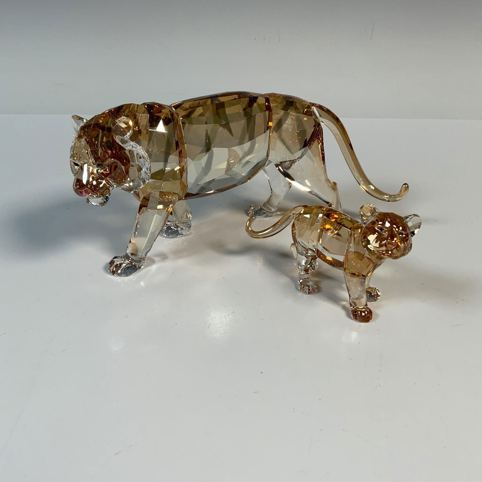 2pc Swarovski Crystal Figurine, Tiger and Cub (1 of 3)
